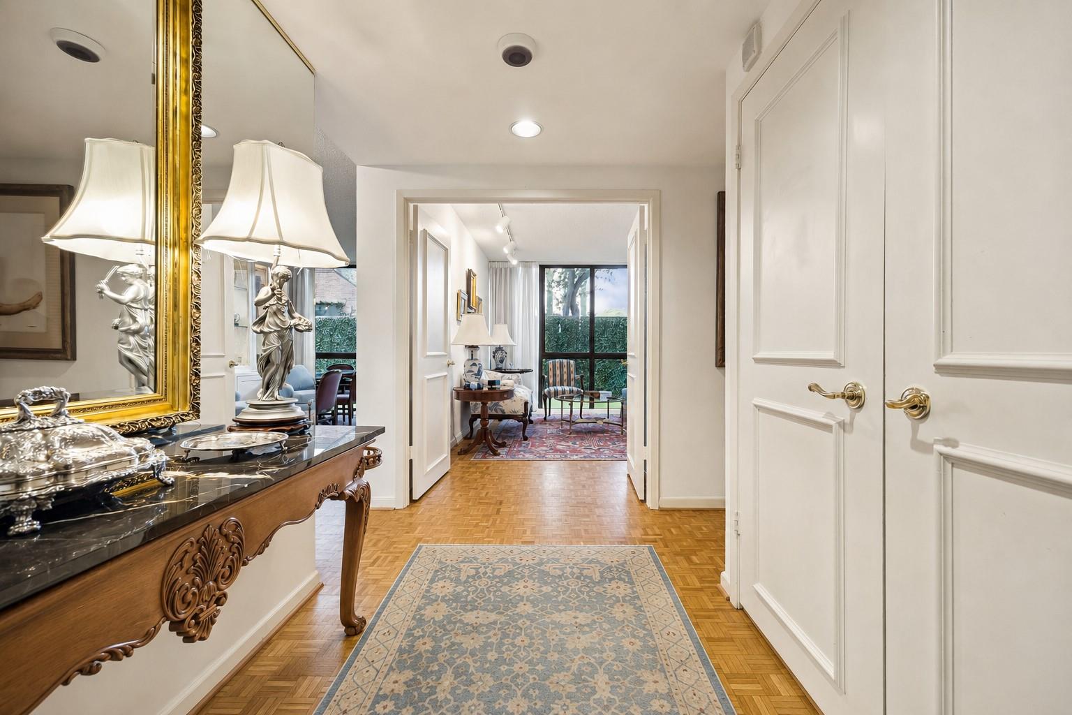 5001 Woodway 104, Houston, TX 77056 photo