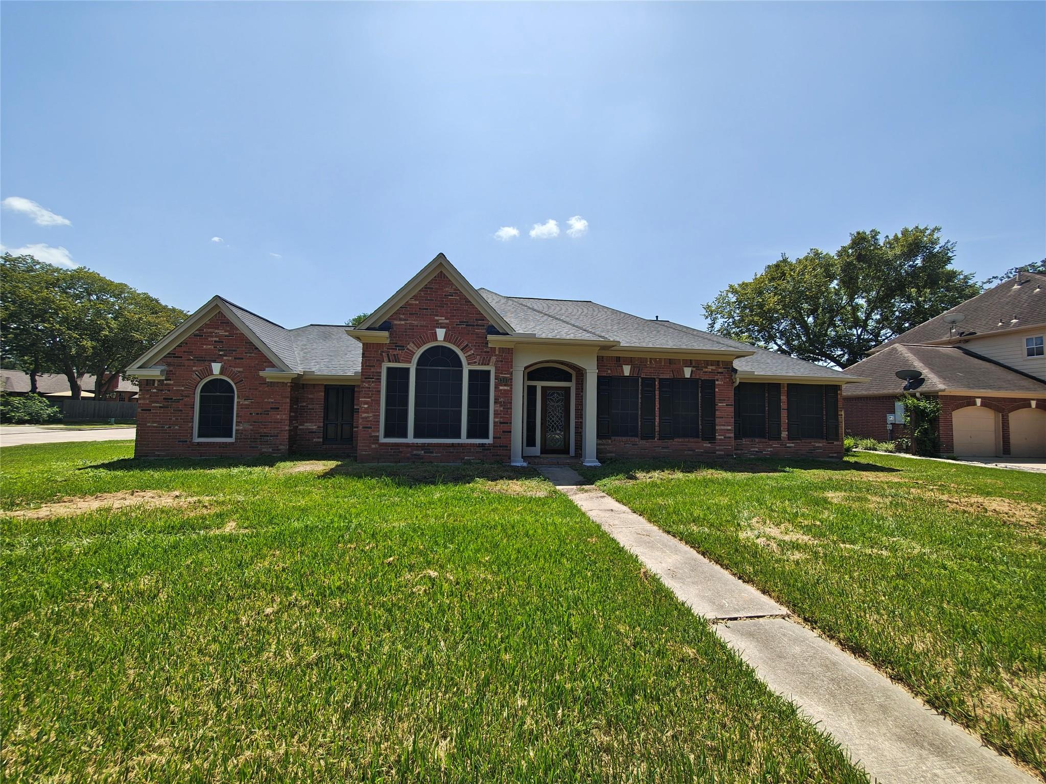 1301 Blueberry Ln, Friendswood, TX 77546
