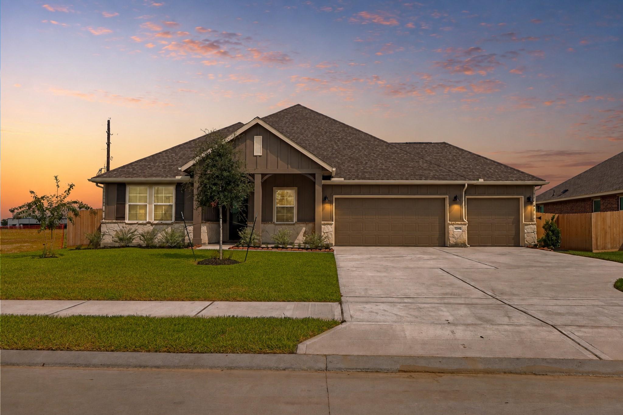 12406 Fashion Cir, Mont Belvieu, TX 77535