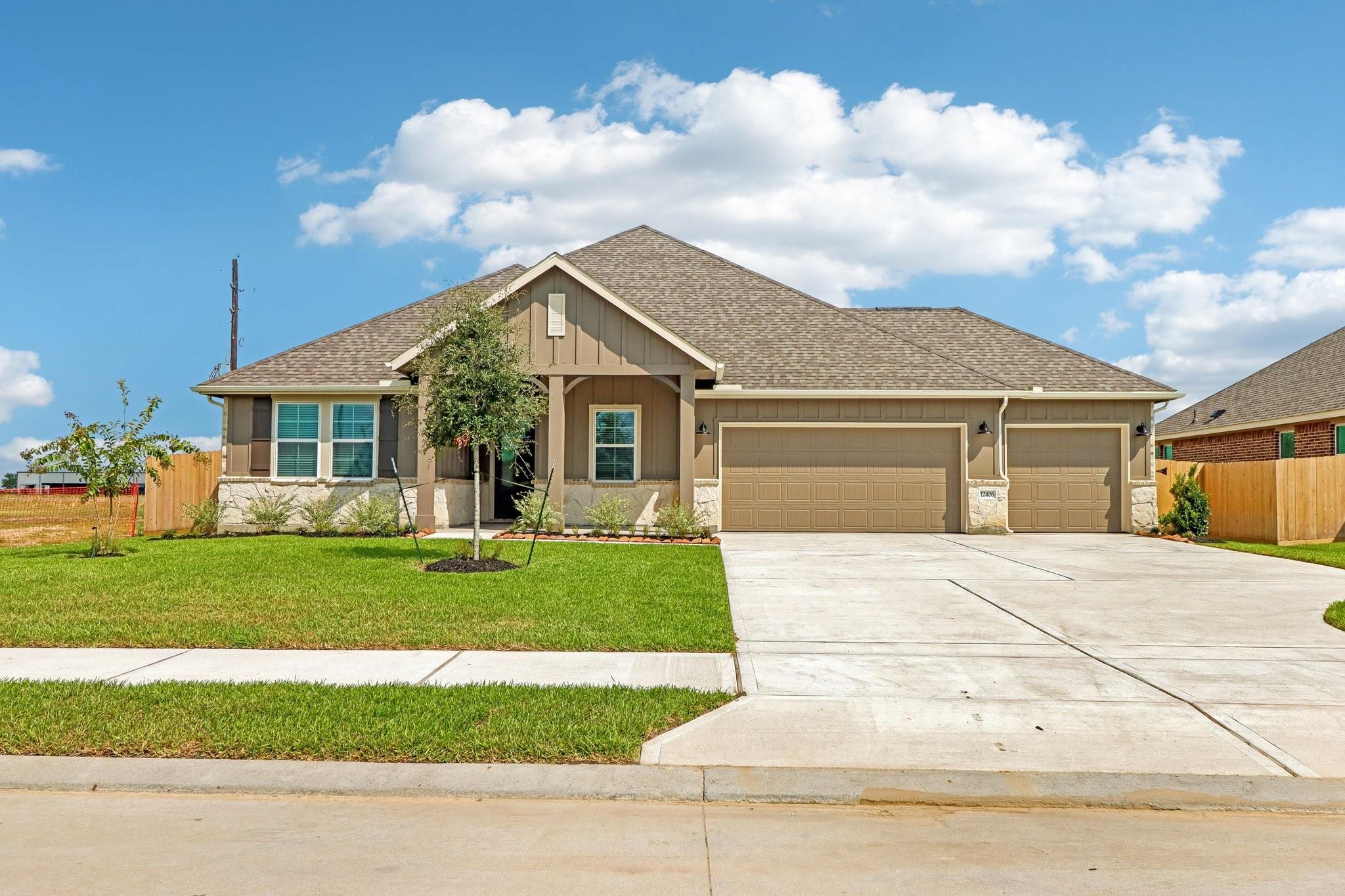 12406 Fashion Cir, Mont Belvieu, TX 77535 photo