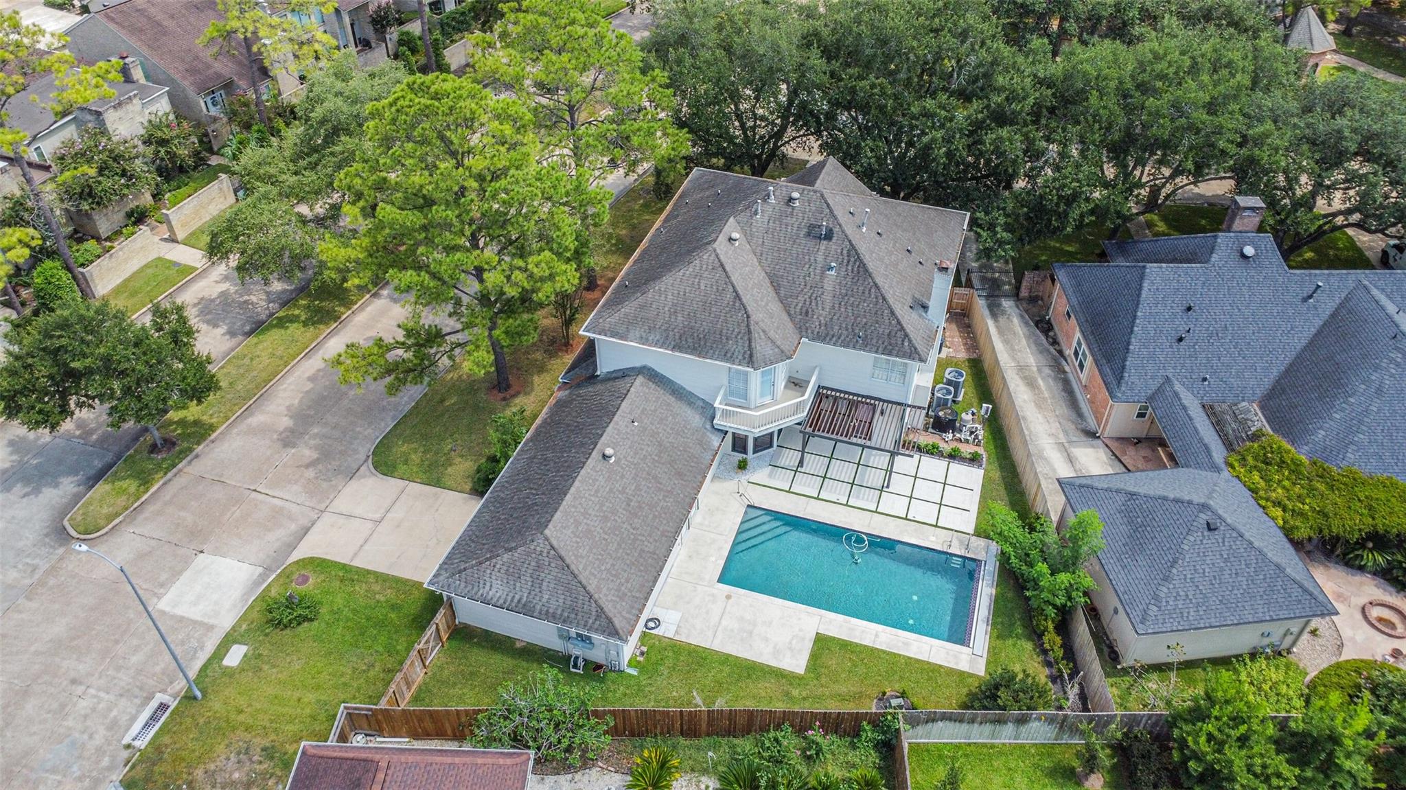 502 Lee Shore Ln, Houston, TX 77079 photo