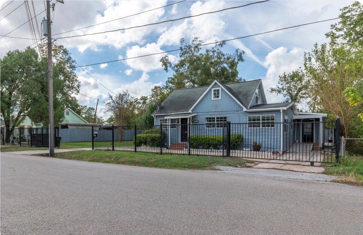 4303 Castor St, Houston, TX 77022 photo
