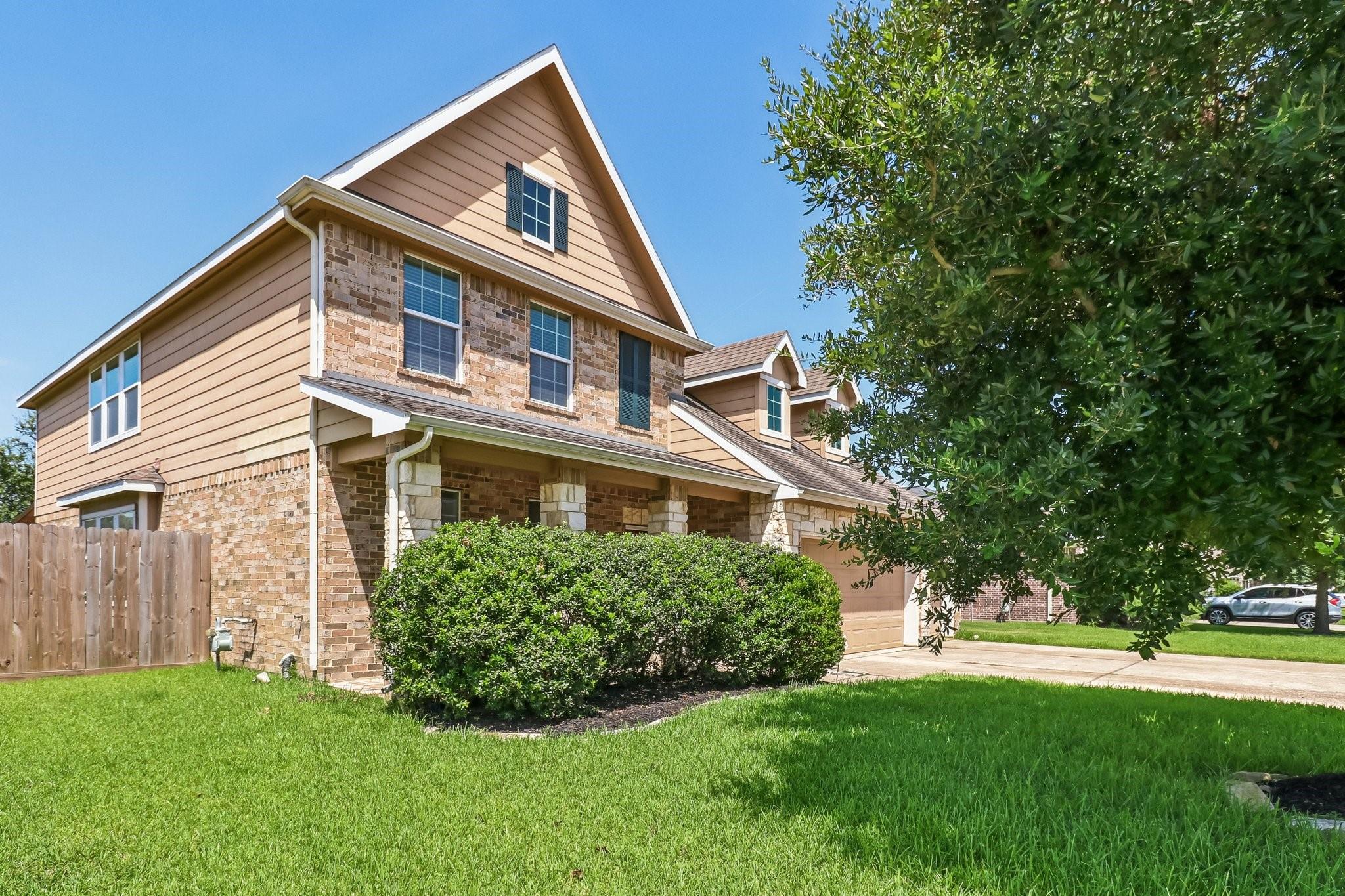 9619 Indian Trl, Mont Belvieu, TX 77580