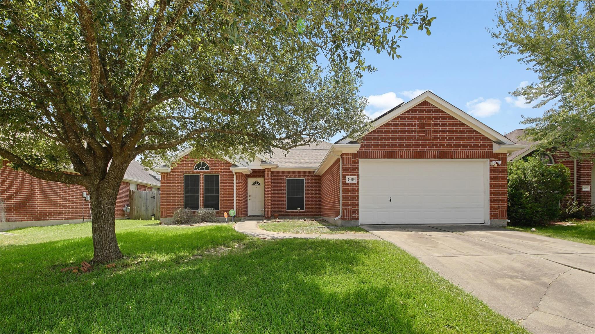 24019 Surreygate Dr, Spring, TX 77373
