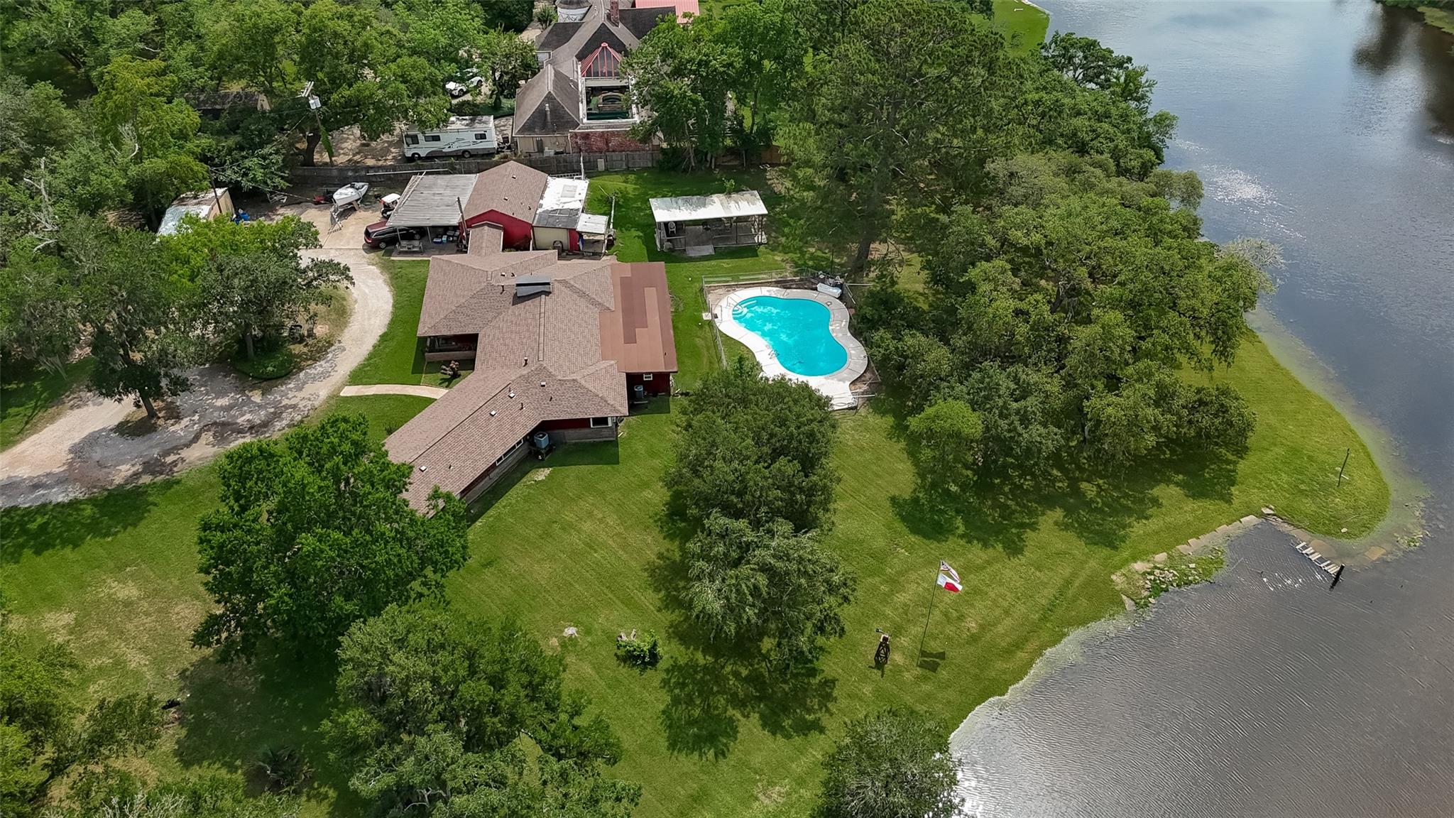 2307 Oleander Dr, Dickinson, TX 77539