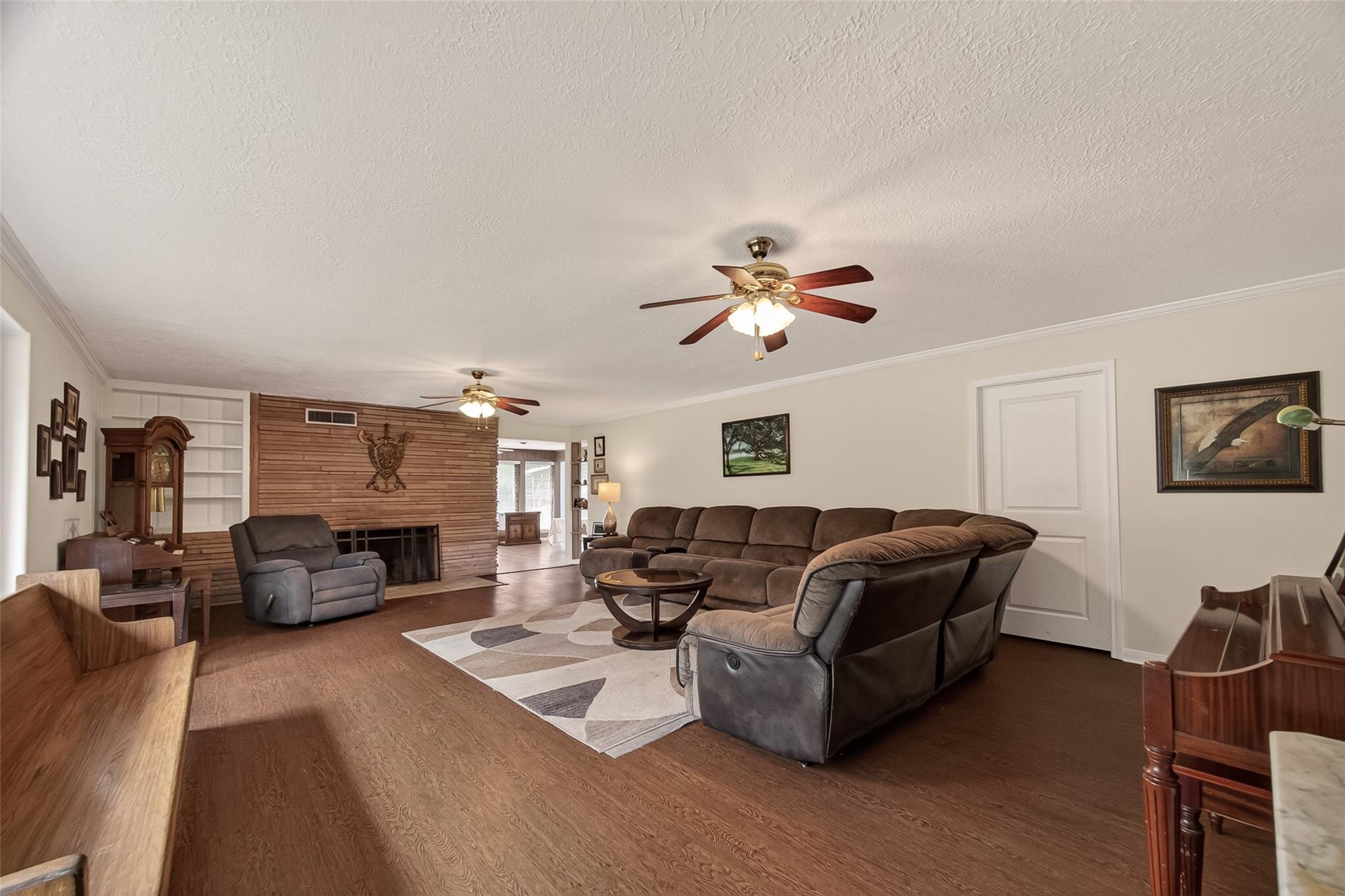 2307 Oleander Dr, Dickinson, TX 77539 photo