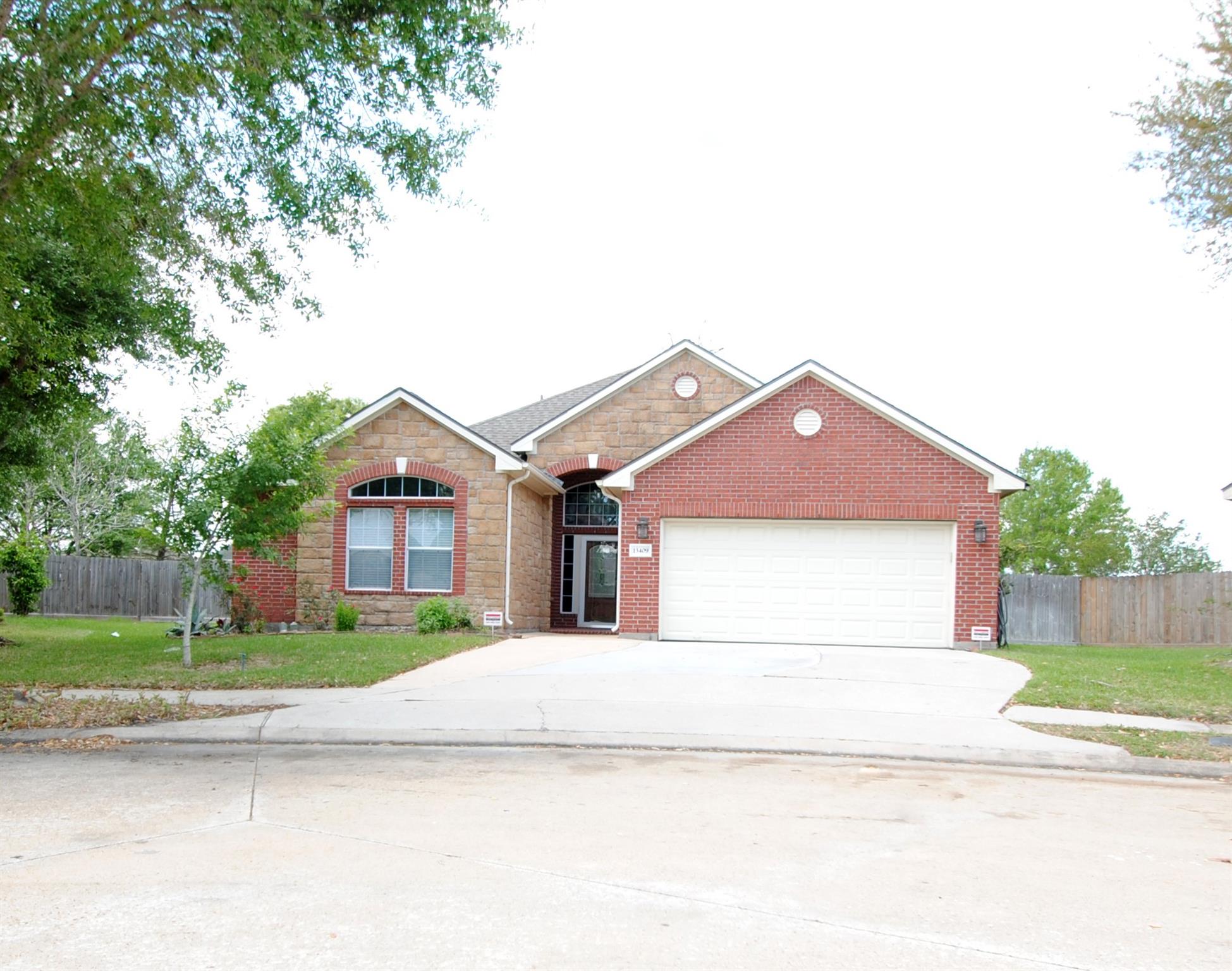 13409 Gardenspring Ct, Rosharon, TX 77583 photo