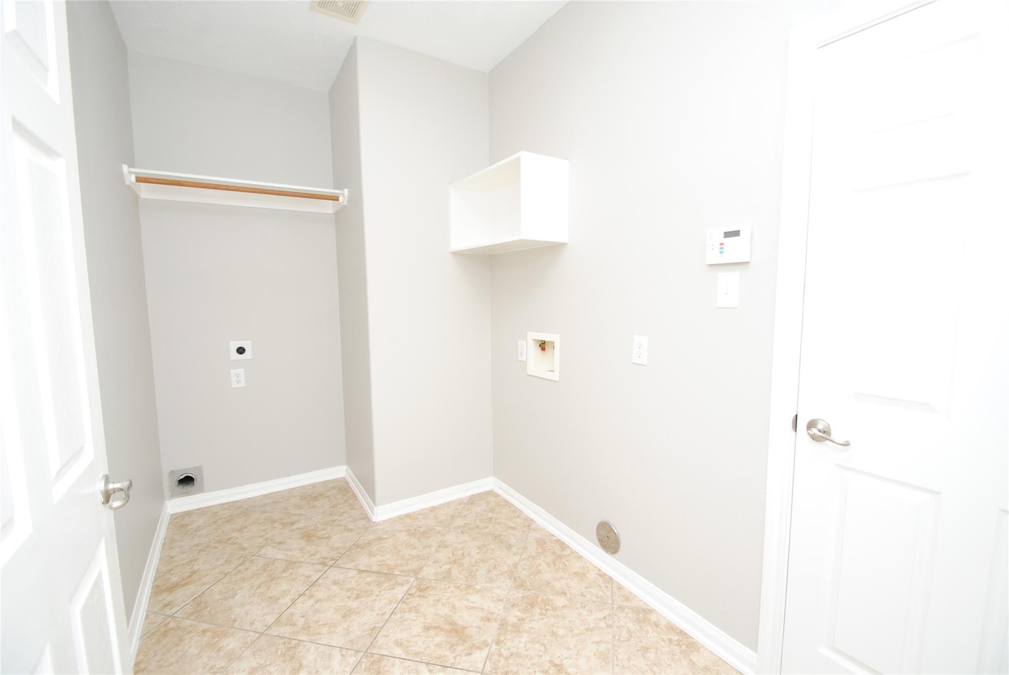 13409 Gardenspring Ct, Rosharon, TX 77583 photo