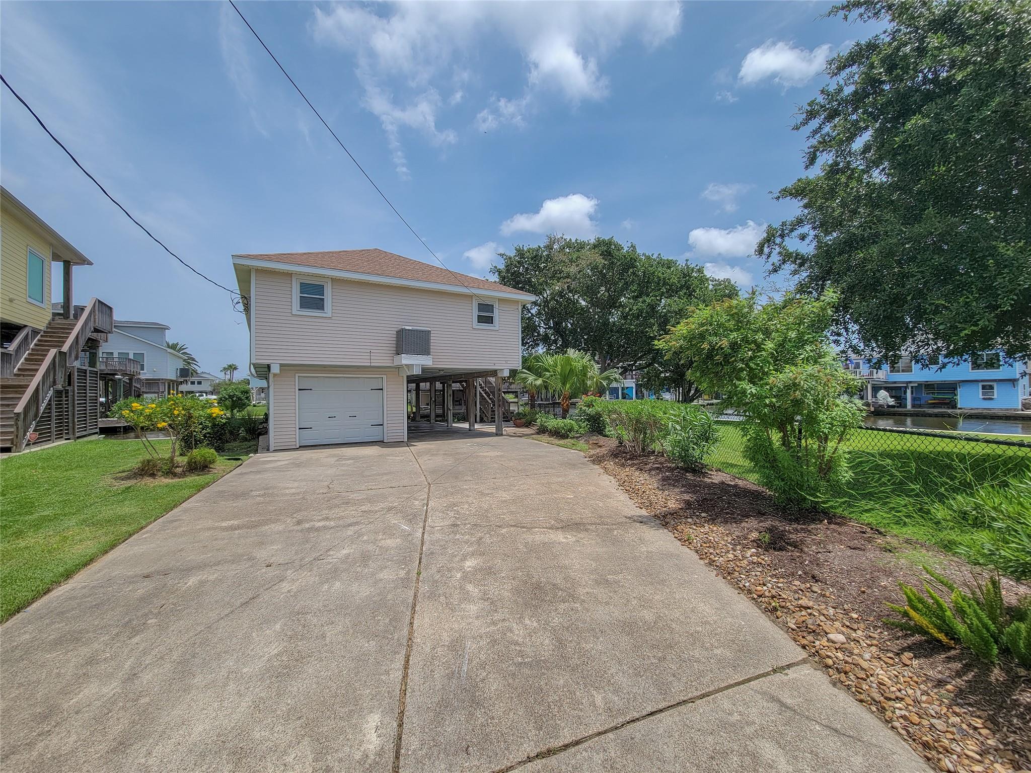 16704 Curlew Rd, Jamaica Beach, TX 77554