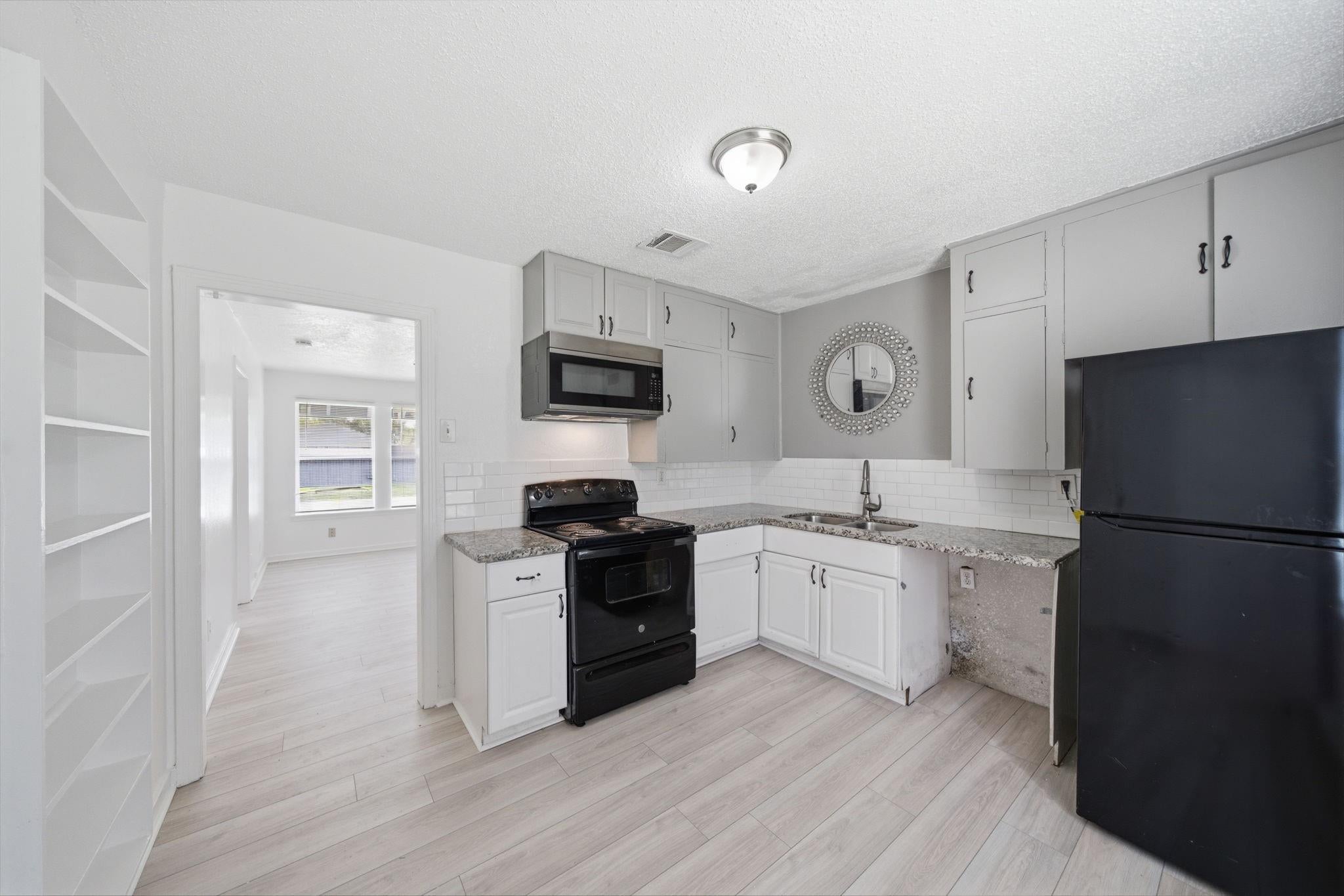 5330 Pershing St, Houston, TX 77033 photo