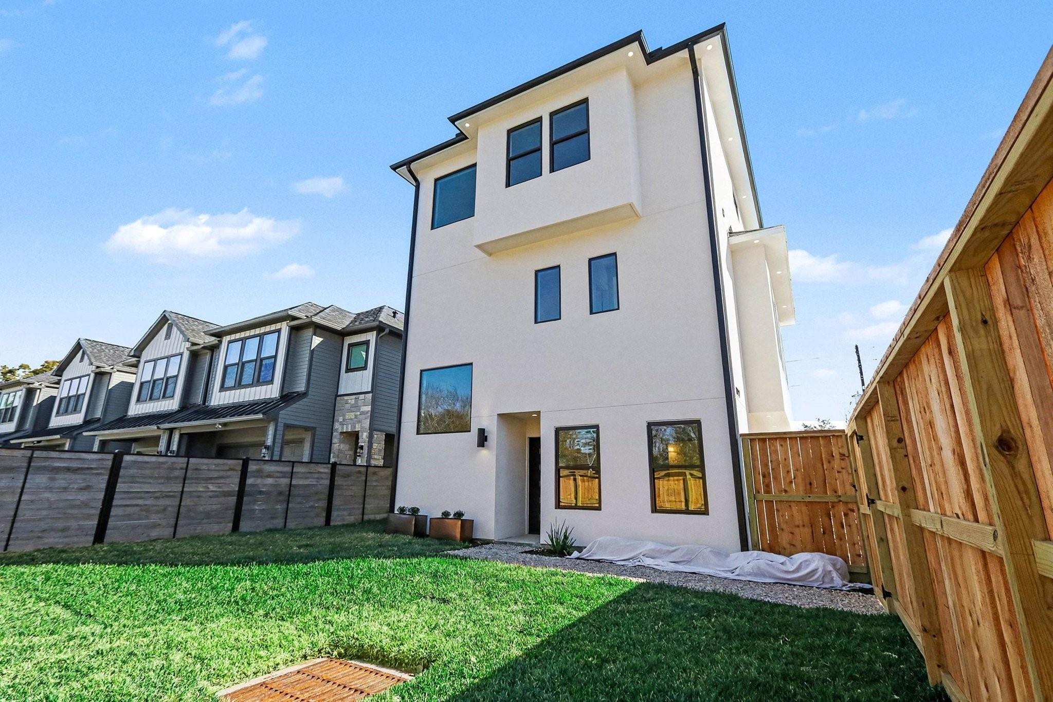 1214 Wycliffe Dr, Houston, TX 77043