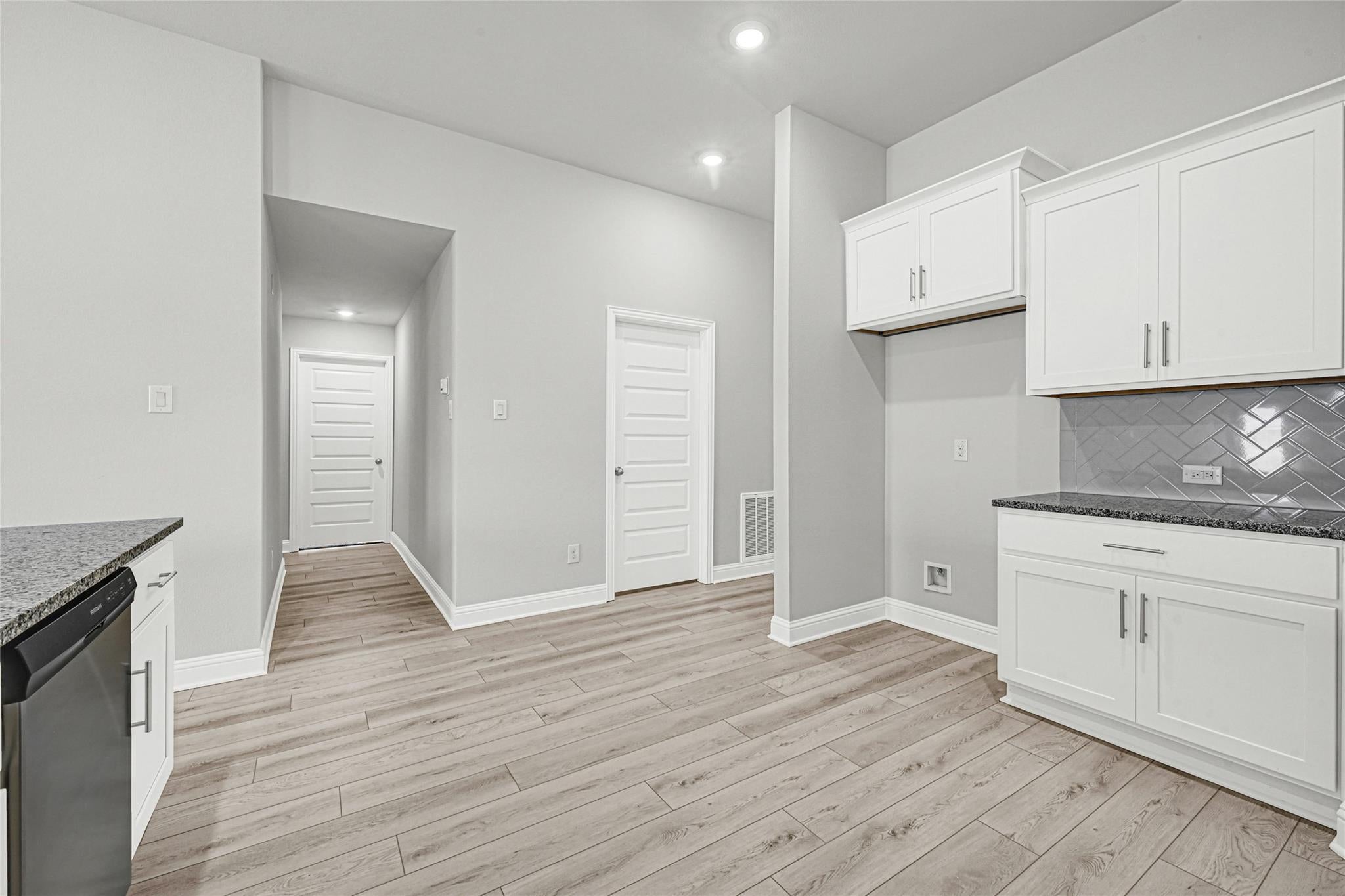 2238 W Post Oak Cir, Dayton, TX 77525 photo
