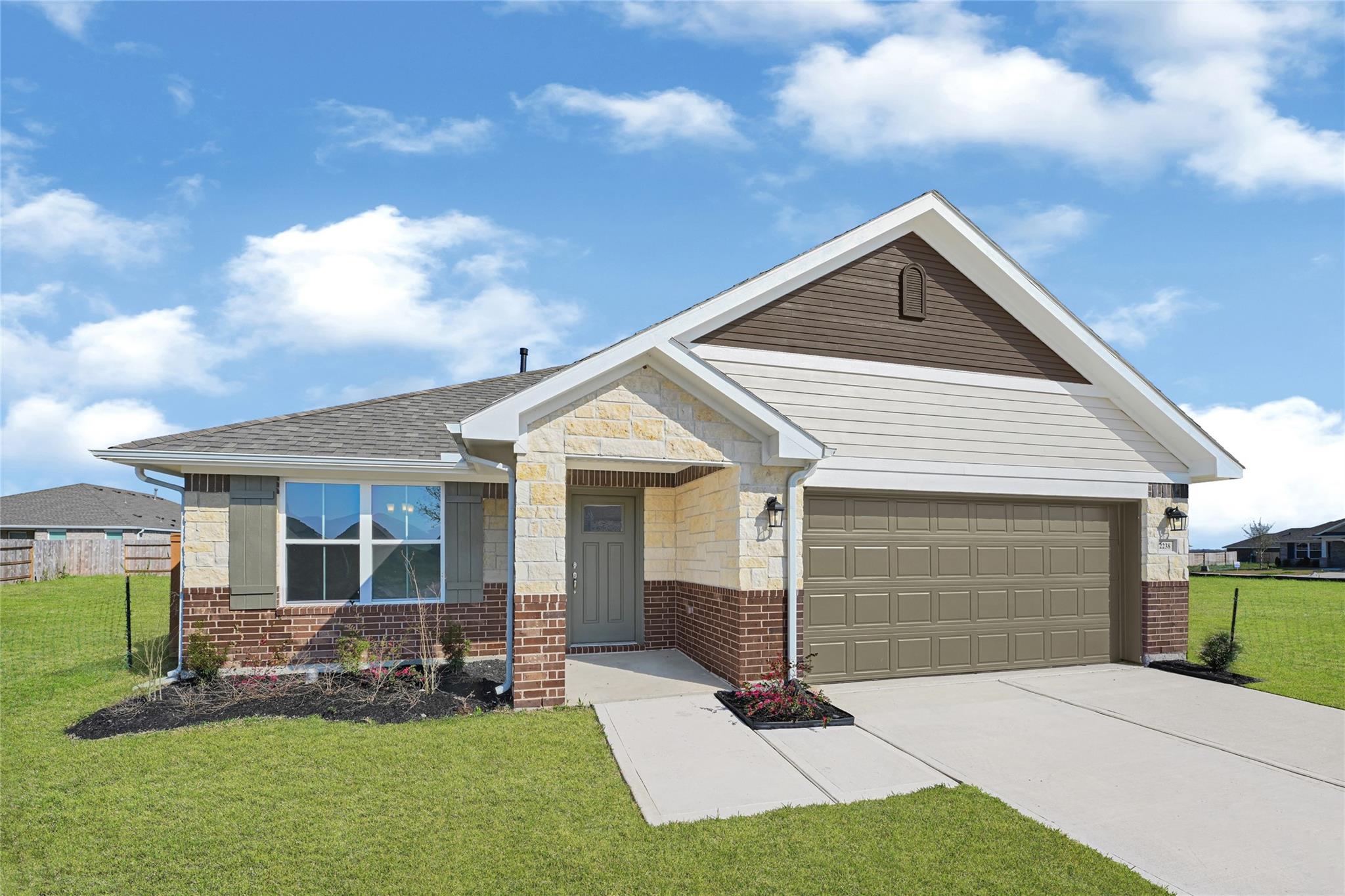 2238 W Post Oak Cir, Dayton, TX 77525 photo