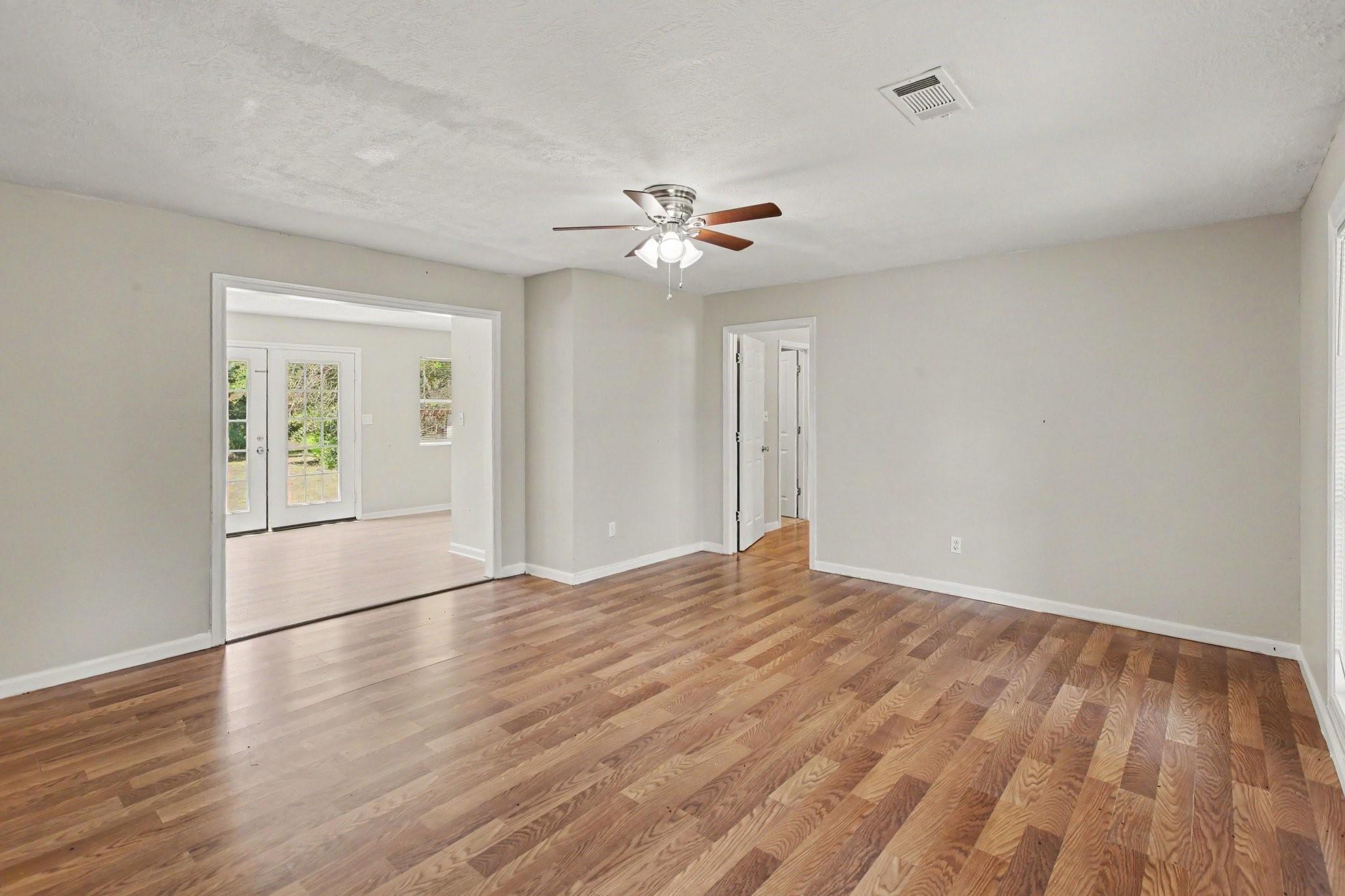 31 Elendor Dr, Cleveland, TX 77328 photo