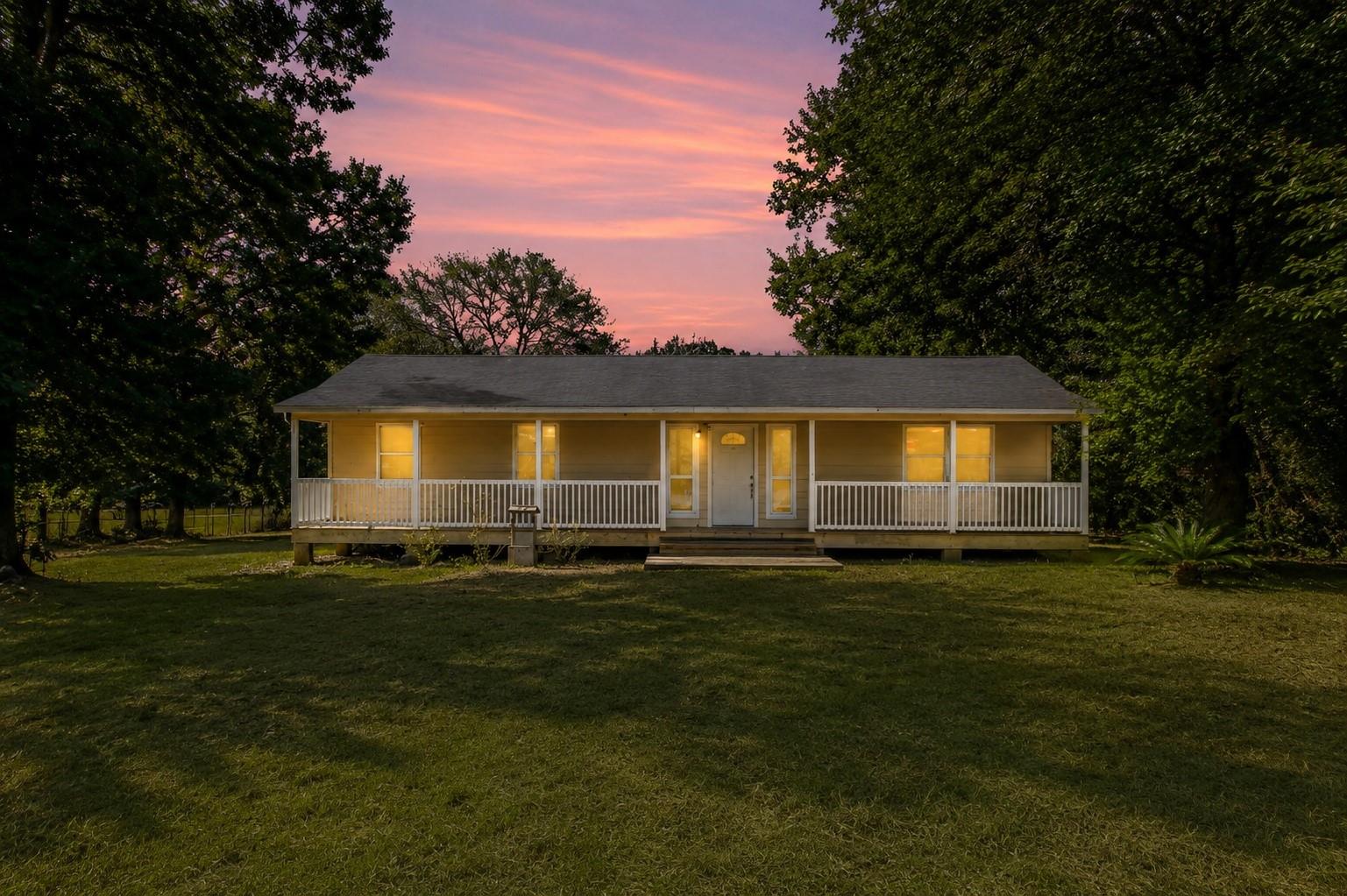 31 Elendor Dr, Cleveland, TX 77328
