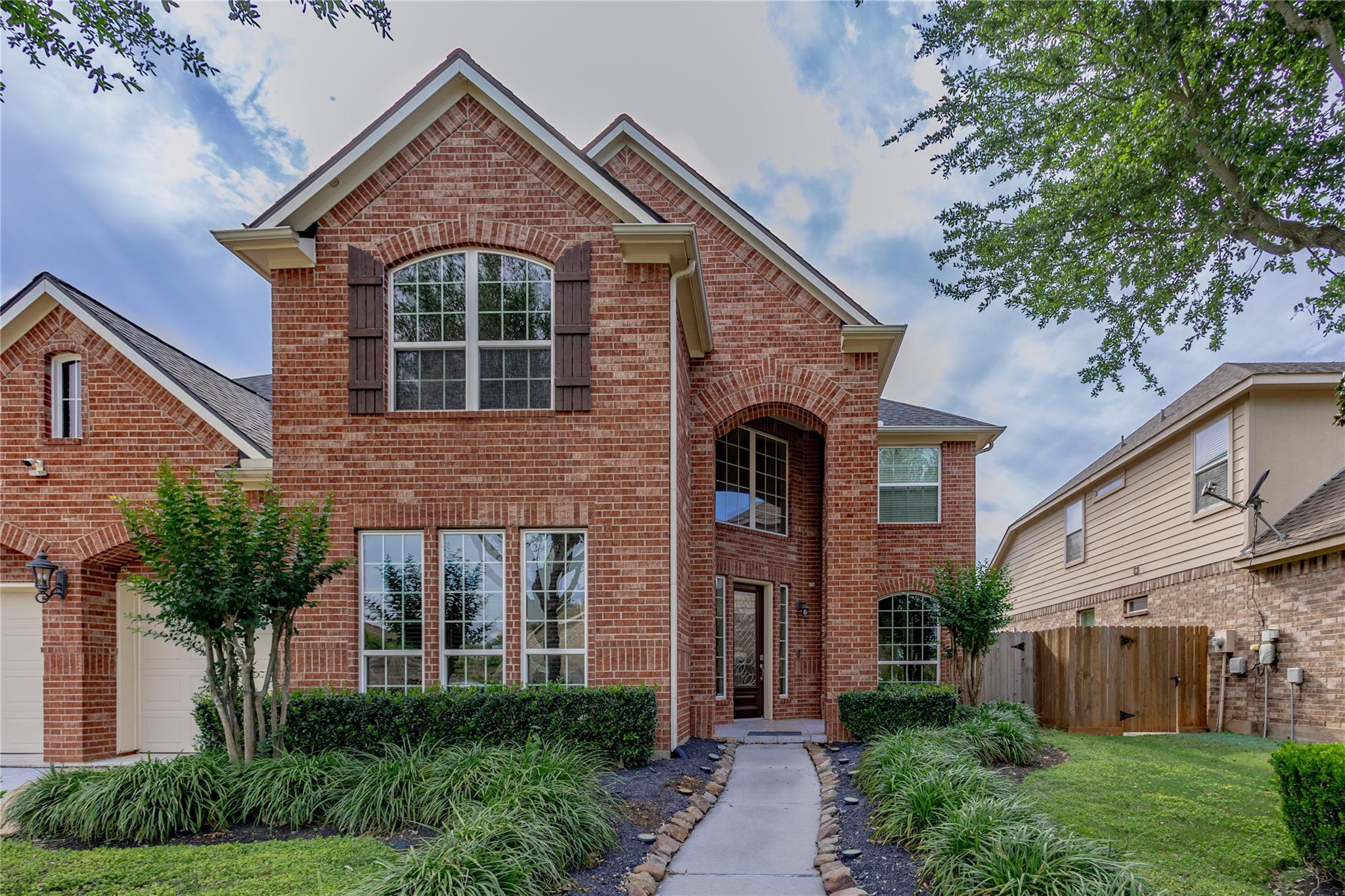 222 Trillium Dr, Sugar Land, TX 77479