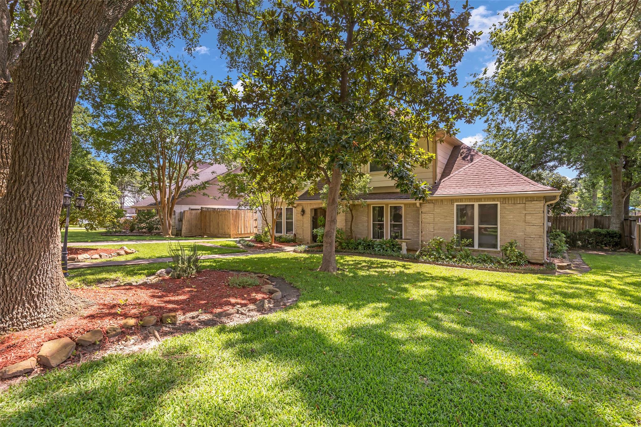 19611 Suncove Ln, Houston, TX 77346 photo