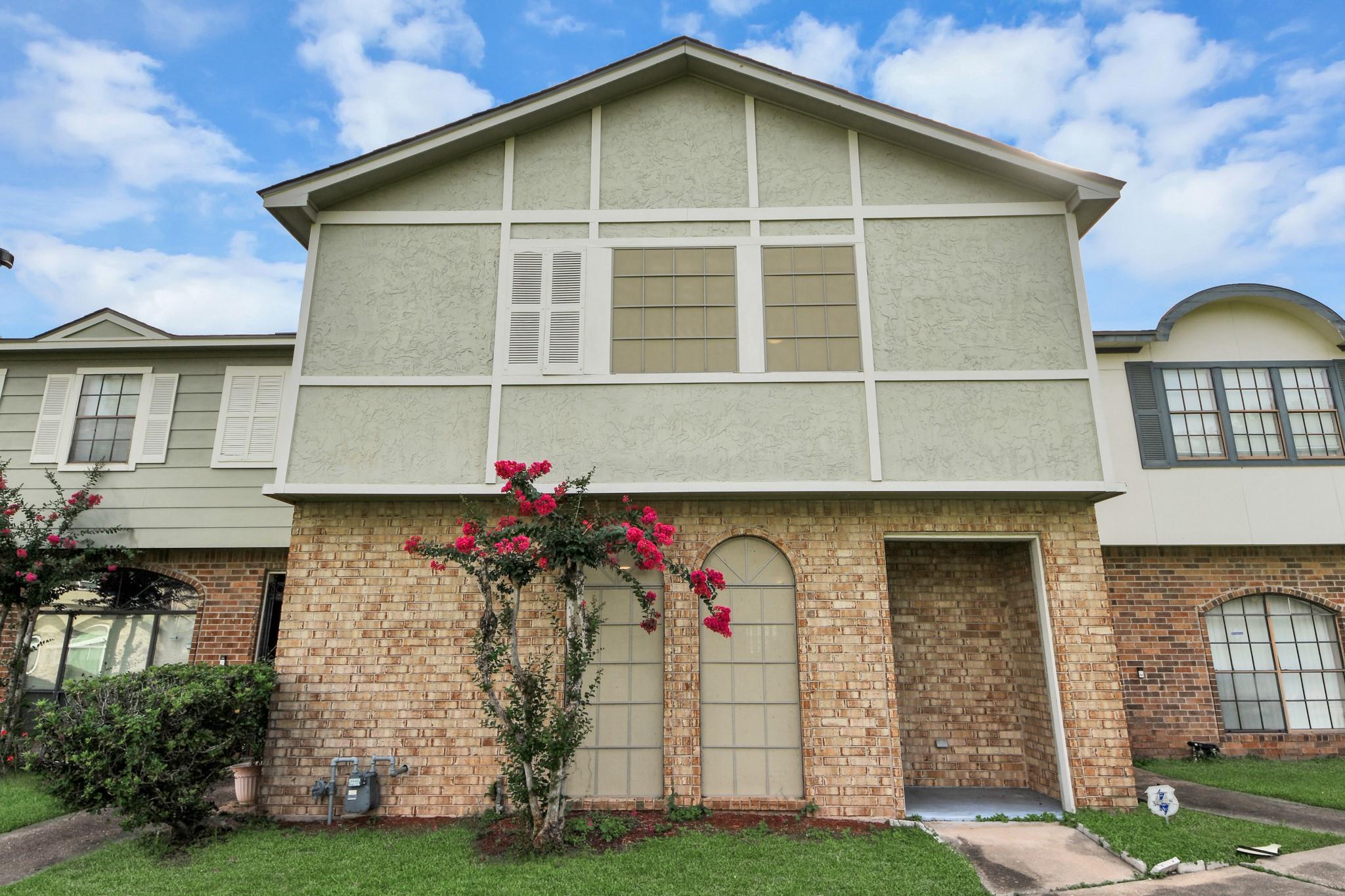 6470 Creekbend Dr, Houston, TX 77096 photo