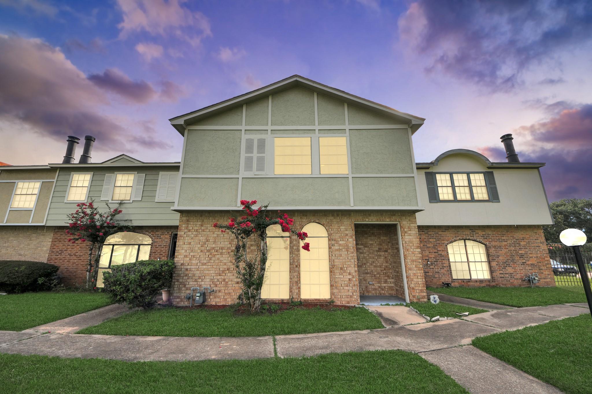 6470 Creekbend Dr, Houston, TX 77096 photo
