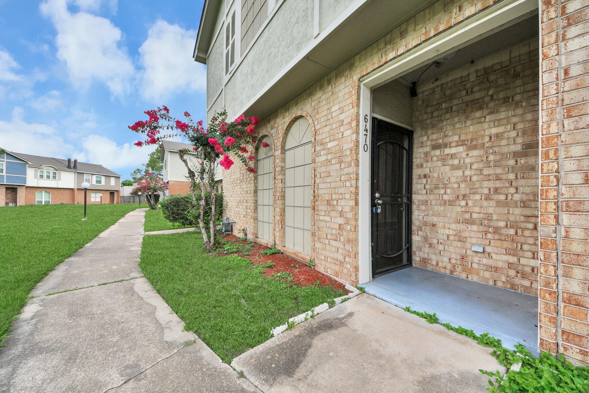 6470 Creekbend Dr, Houston, TX 77096 photo