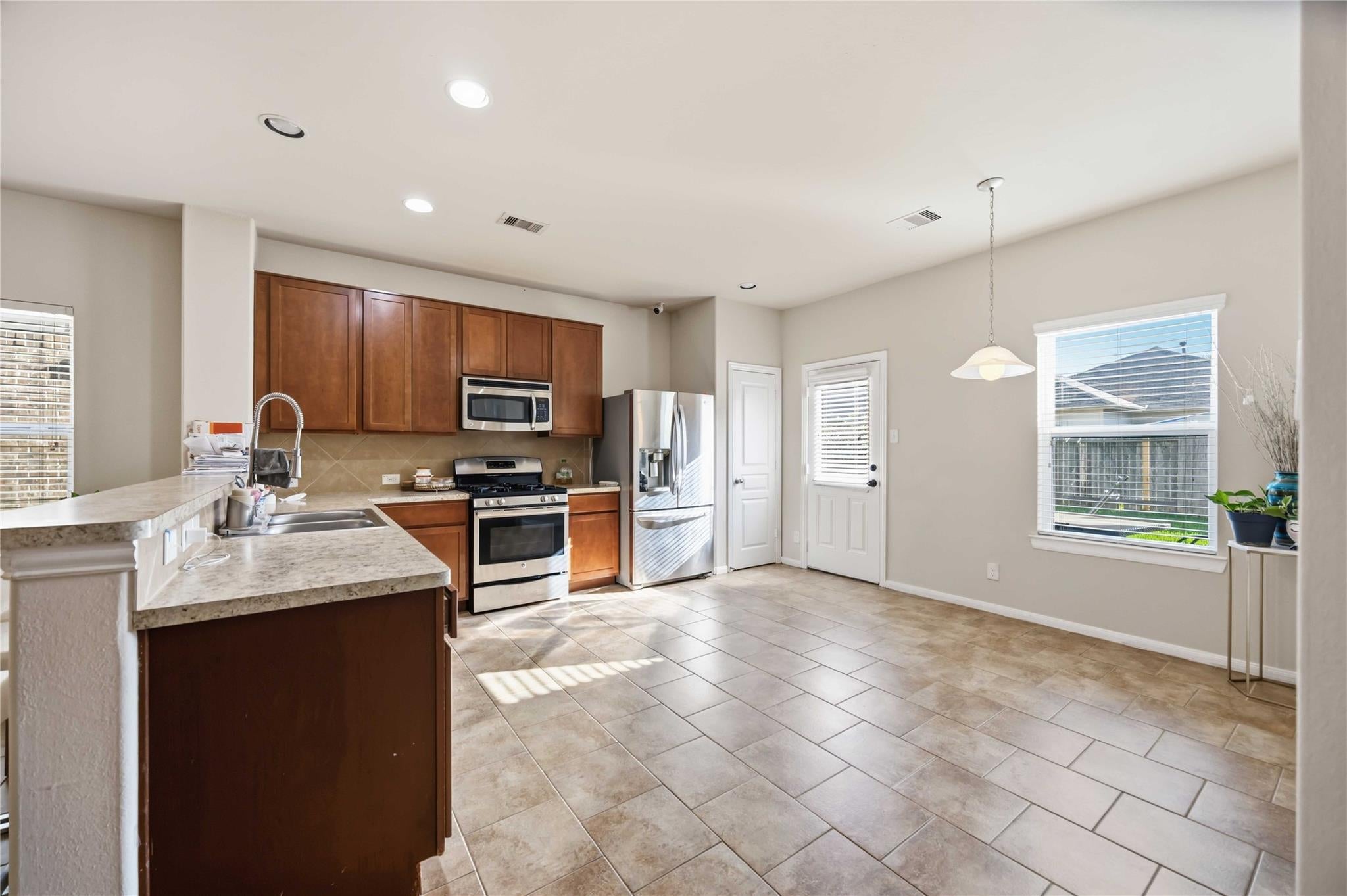 2208 Ruby Dr, Texas City, TX 77591 photo
