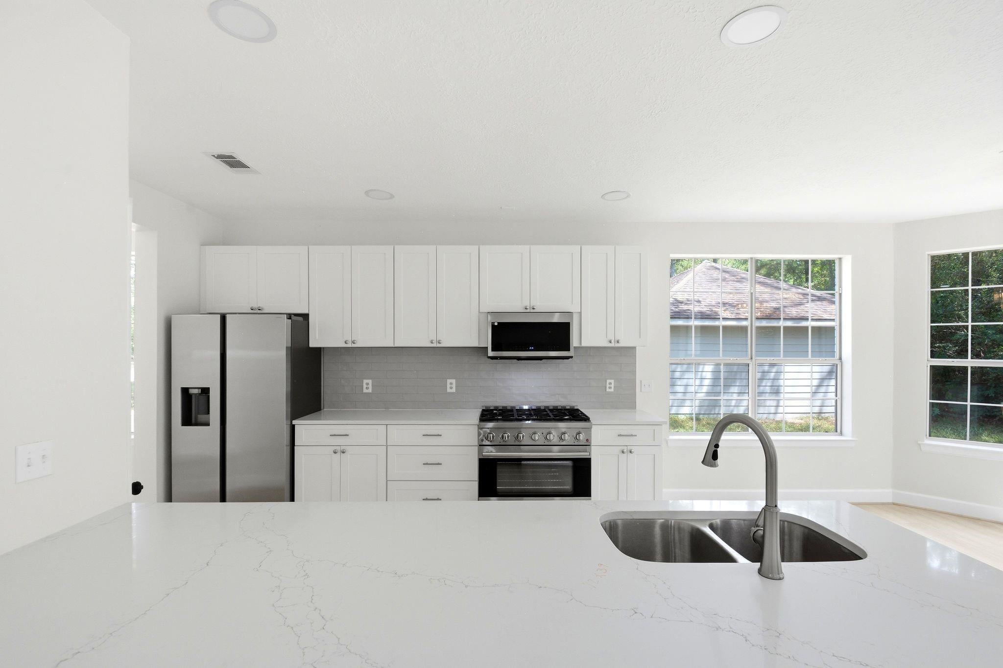 62 S Hidden View Cir, The Woodlands, TX 77381 photo