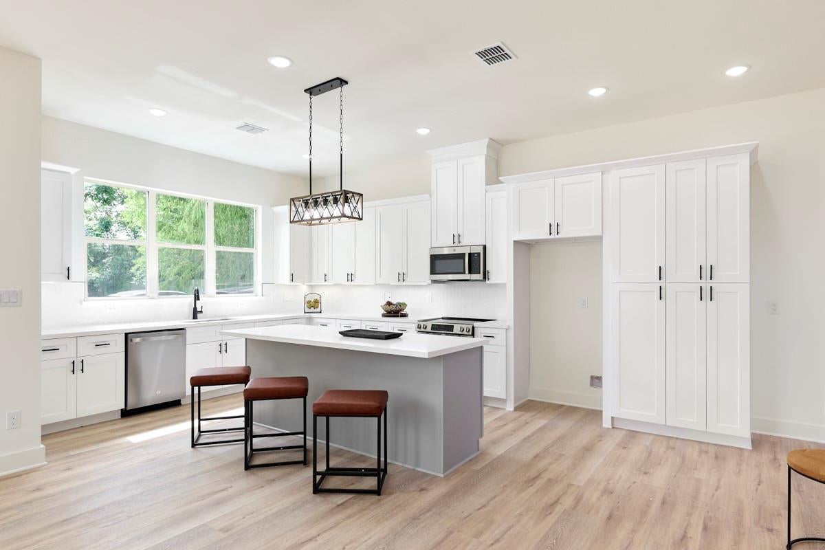 8803 Hollywood Garden Ln, Houston, TX 77080 photo