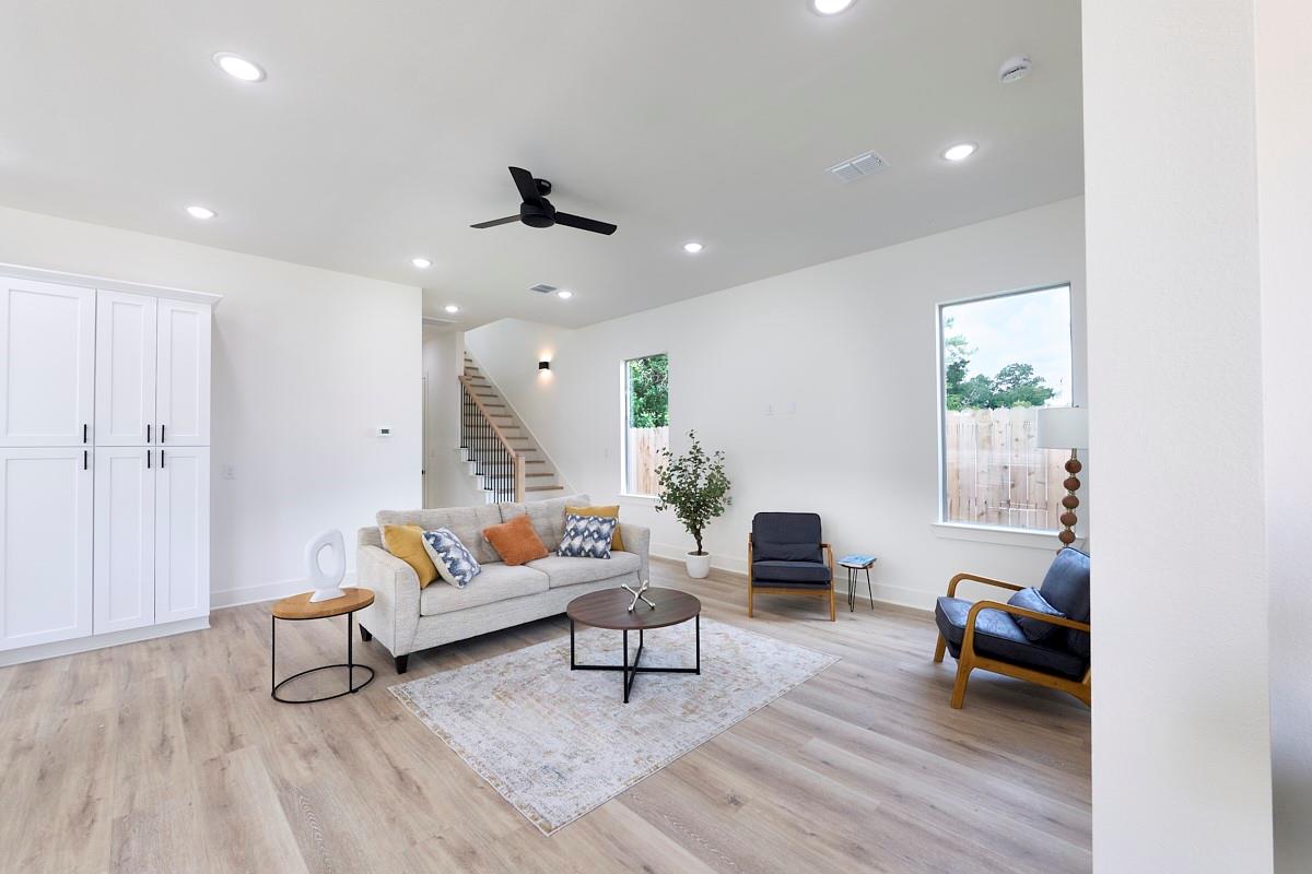 8803 Hollywood Garden Ln, Houston, TX 77080 photo