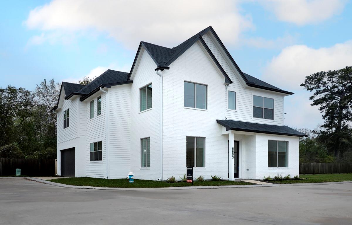 8803 Hollywood Garden Ln, Houston, TX 77080 photo
