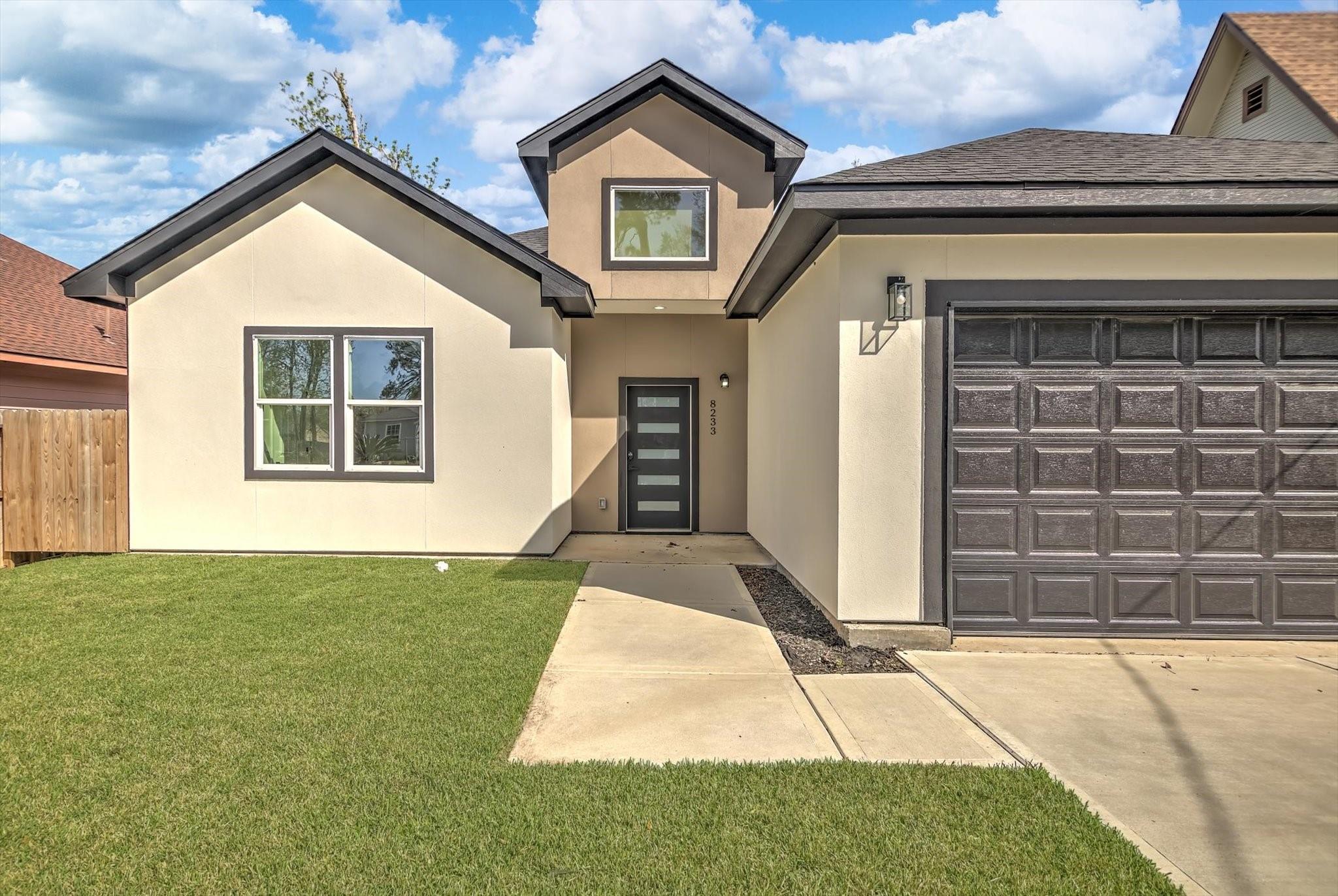 8233 Sterlingshire St, Houston, TX 77078
