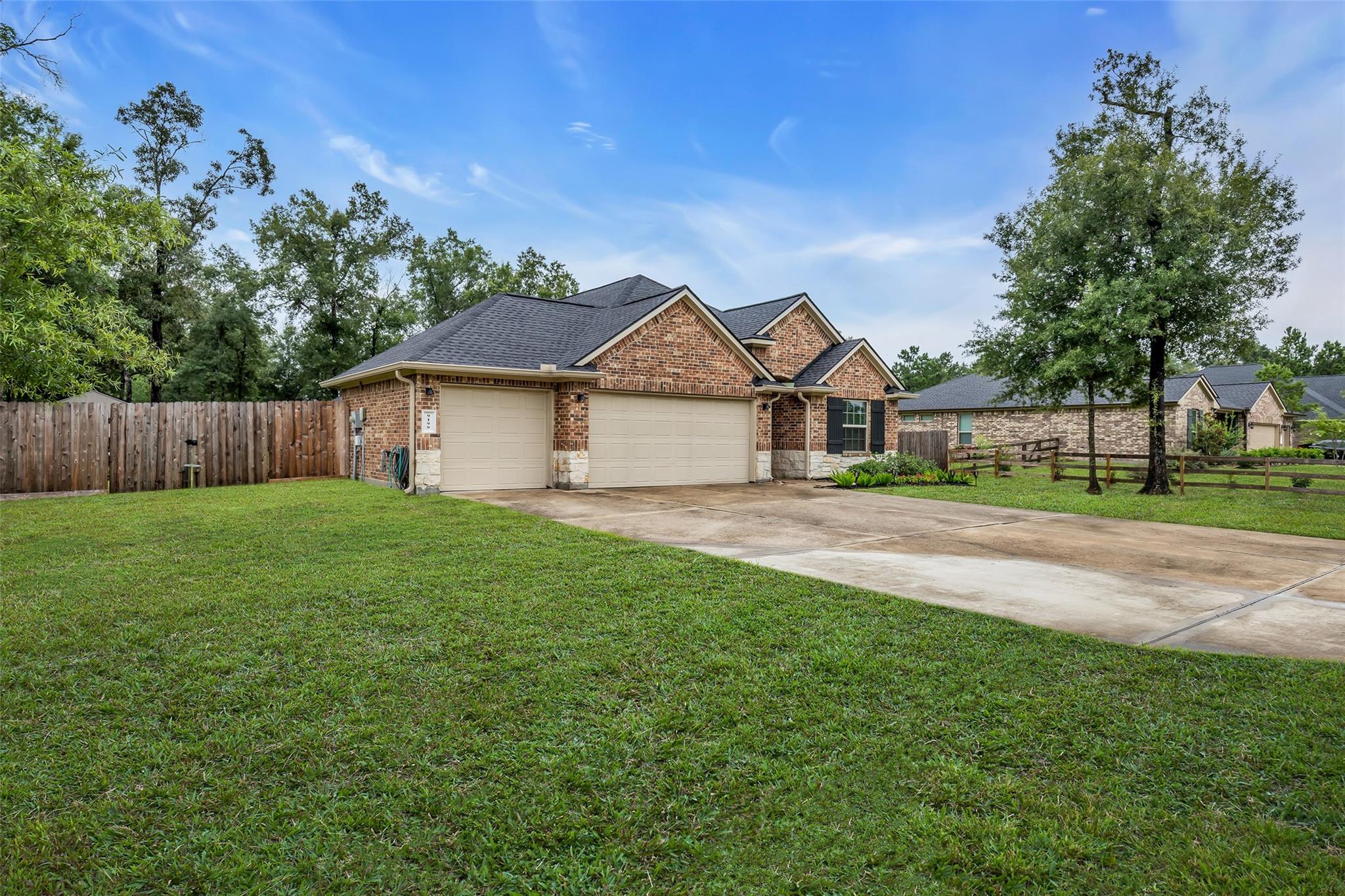 9199 White Tail Dr, Conroe, TX 77303 photo