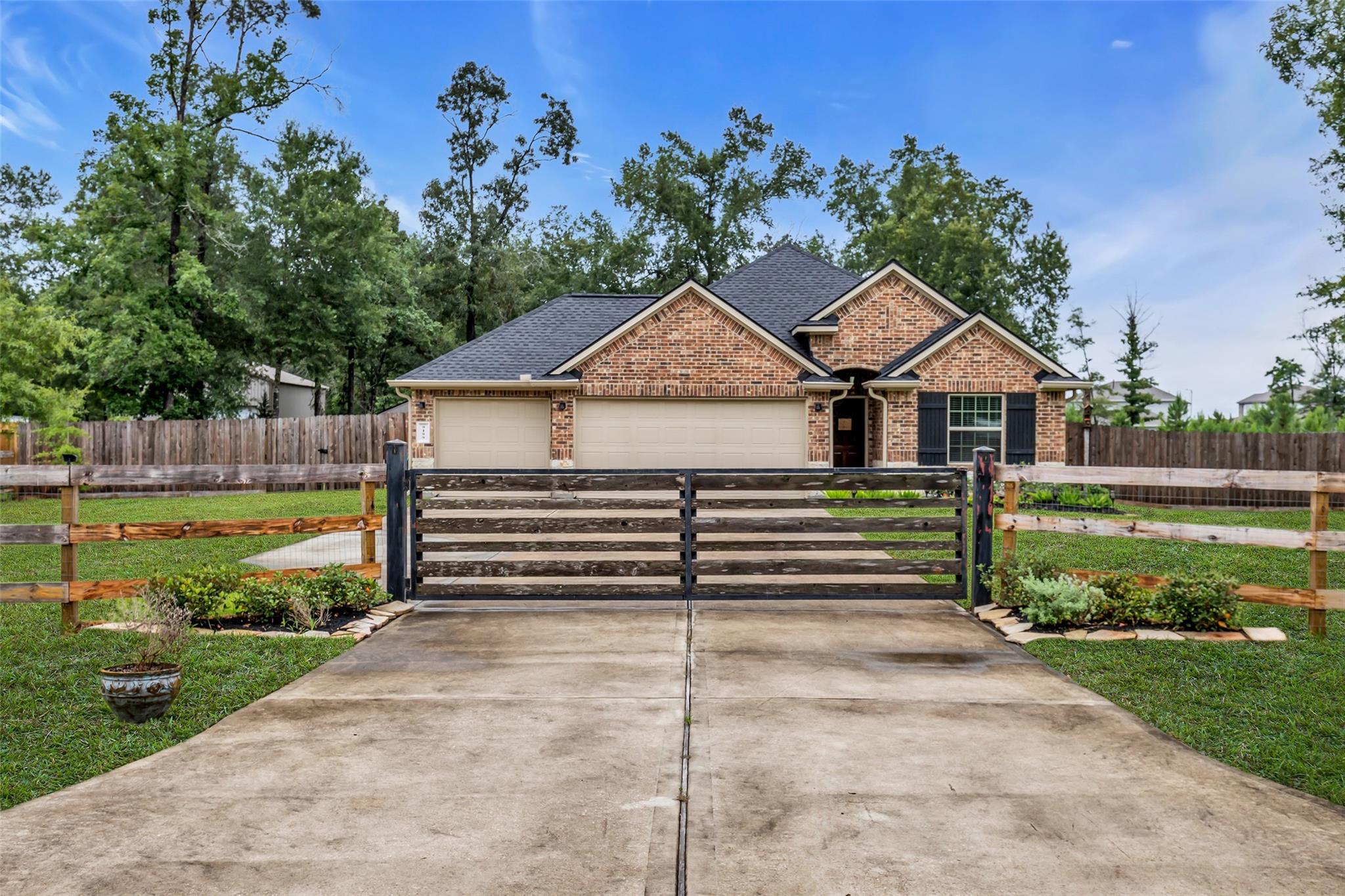 9199 White Tail Dr, Conroe, TX 77303 photo