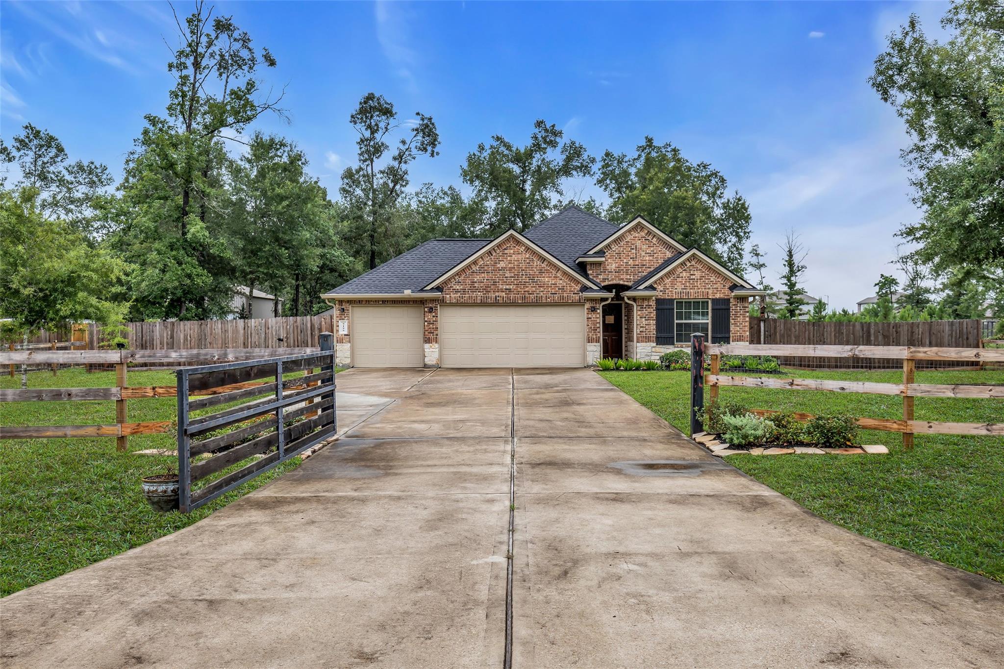 9199 White Tail Dr, Conroe, TX 77303