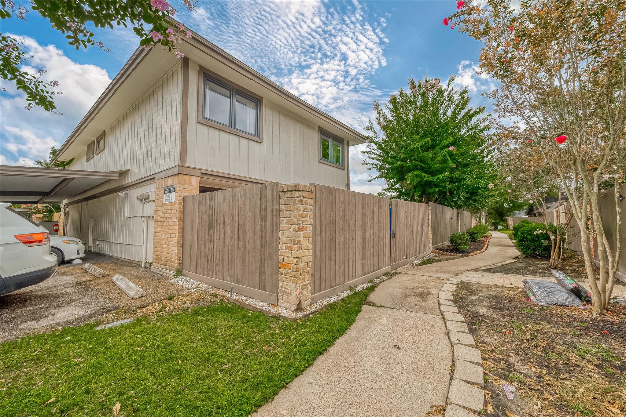 12042 Mighty Oak Dr #B, Houston, TX 77066 photo