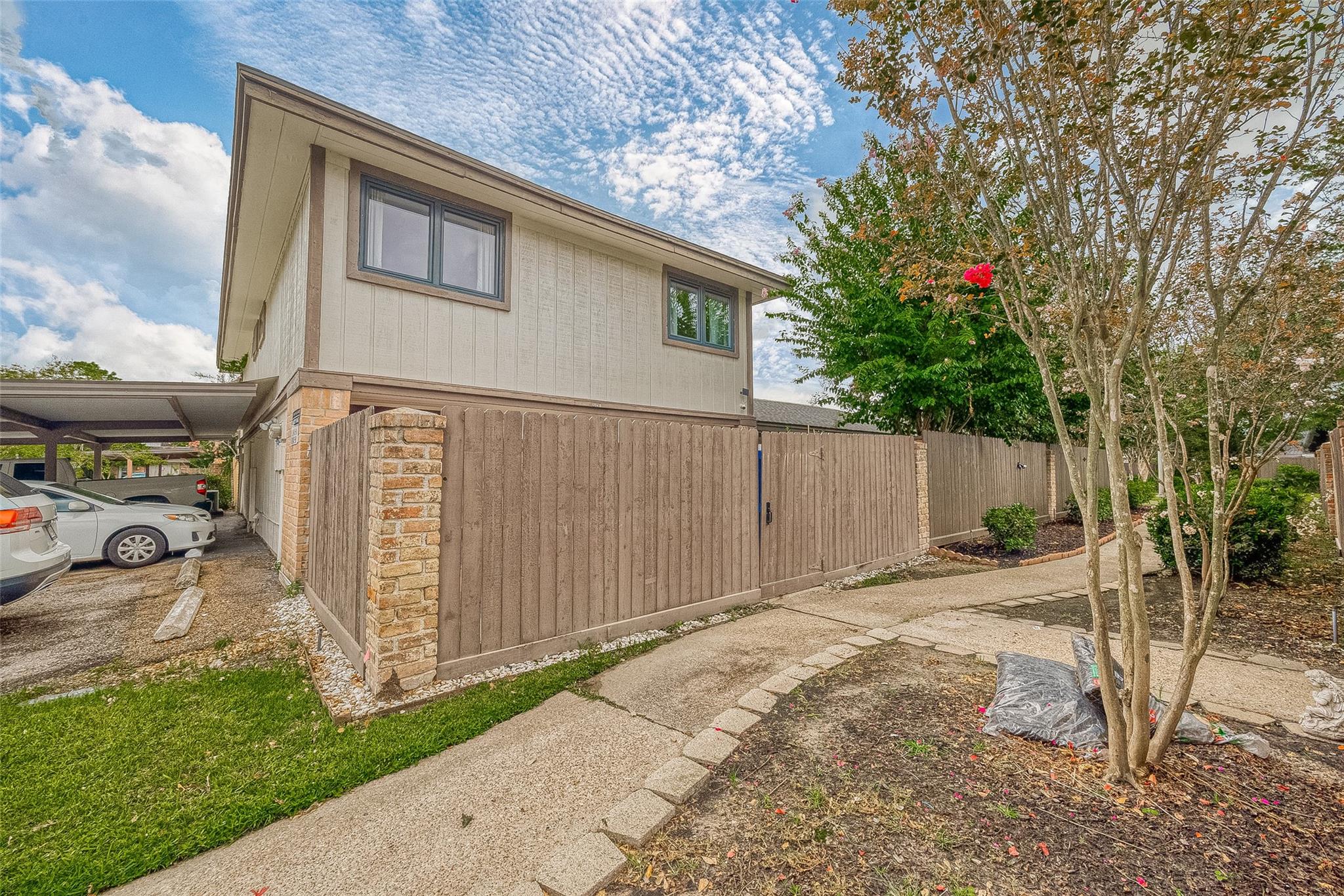 12042 Mighty Oak Dr #B, Houston, TX 77066 photo