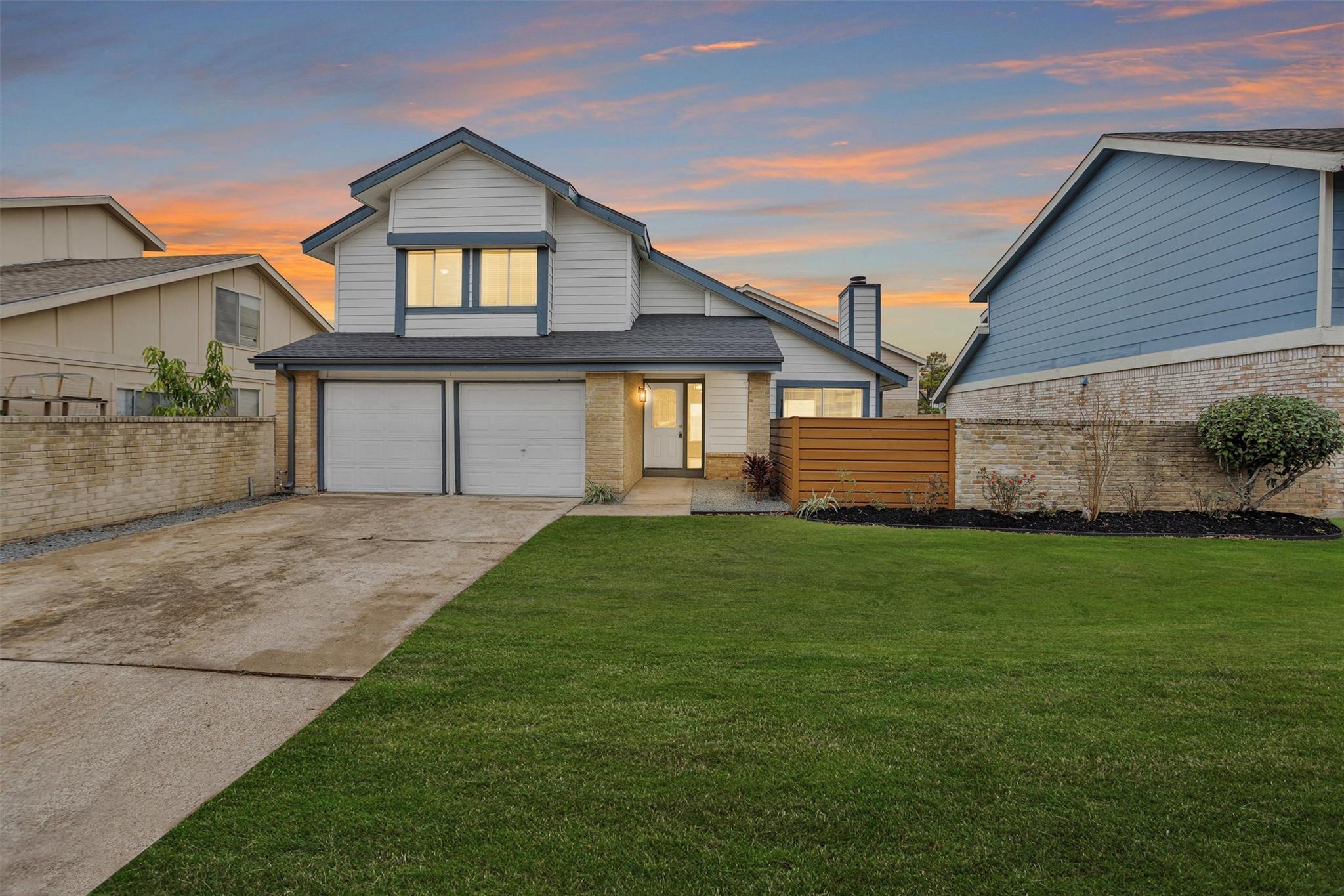 10610 Chapel Hill Dr, Houston, TX 77099