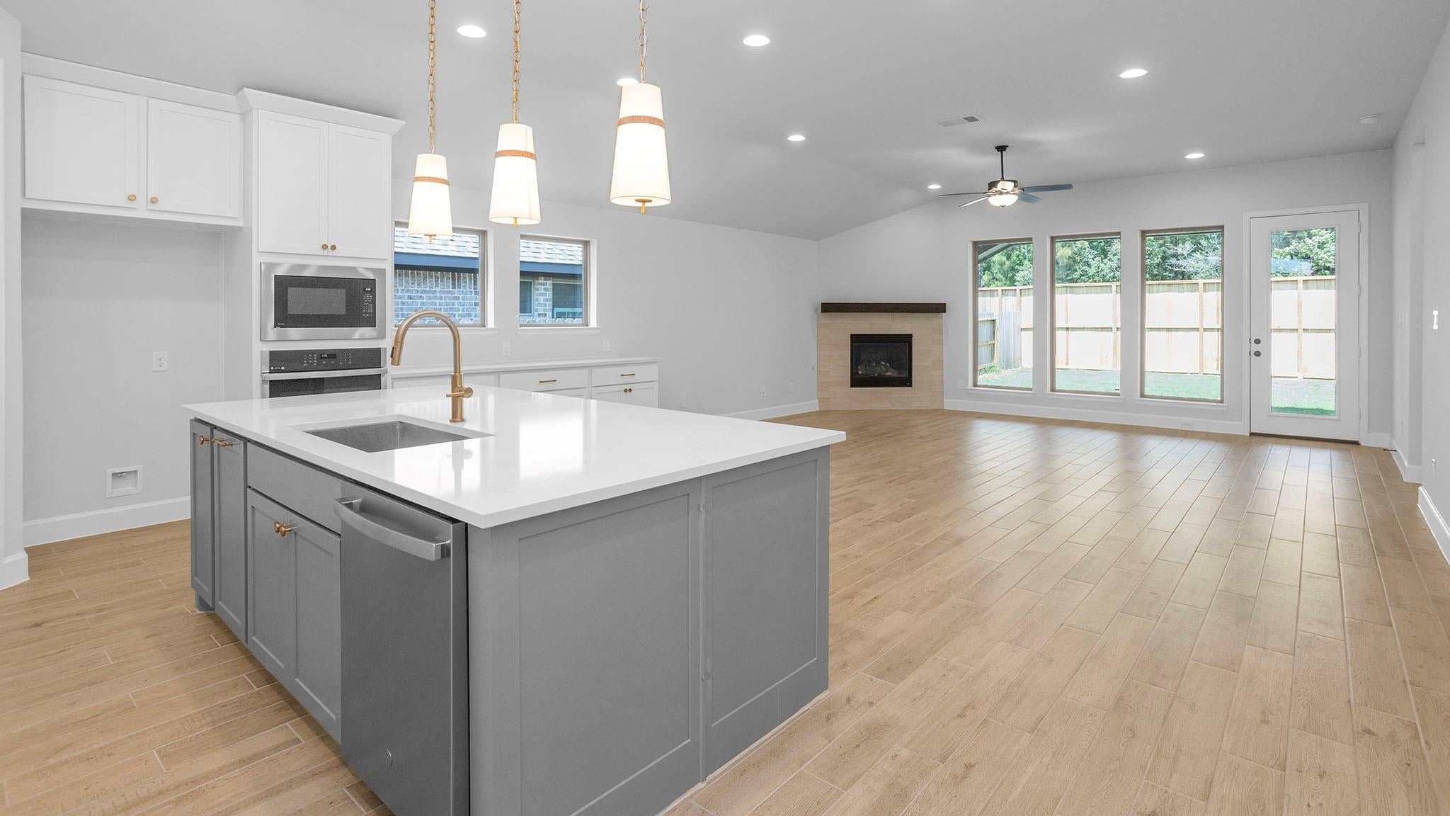 15679 Hoptree Heights Ln, Conroe, TX 77302 photo