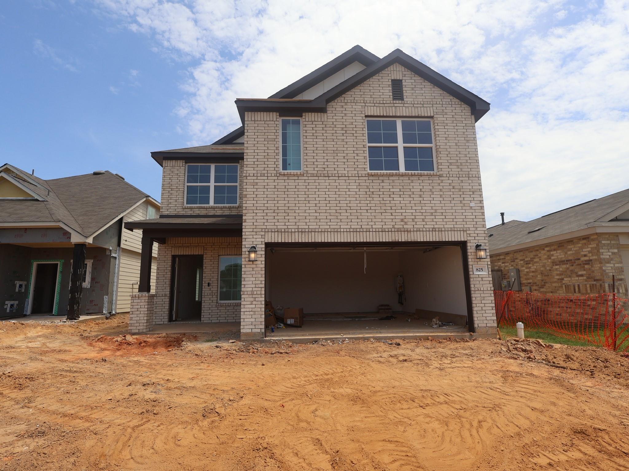 825 Village Brook Dr, Willis, TX 77378