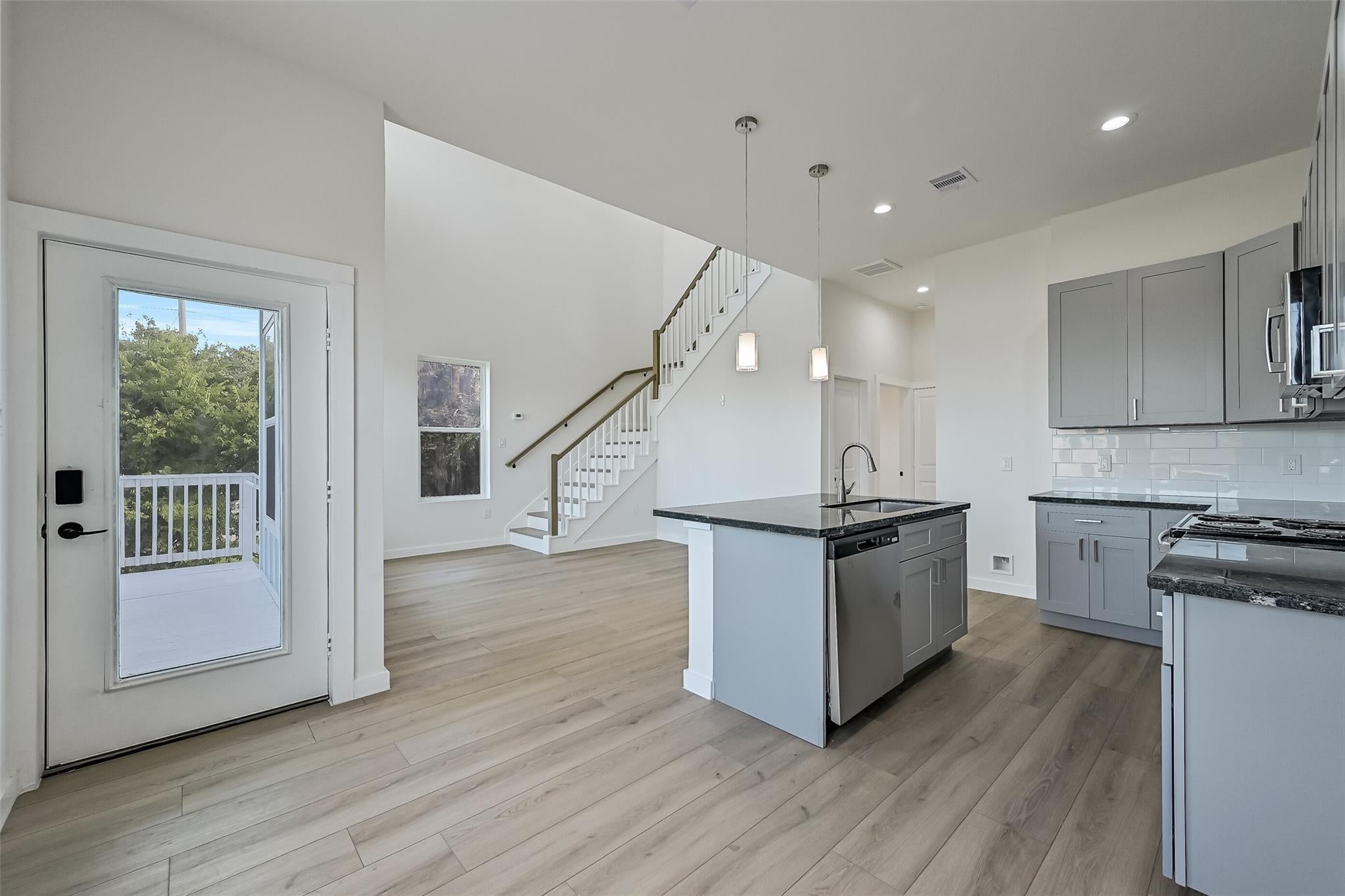 701 39 St, Galveston, TX 77550 photo