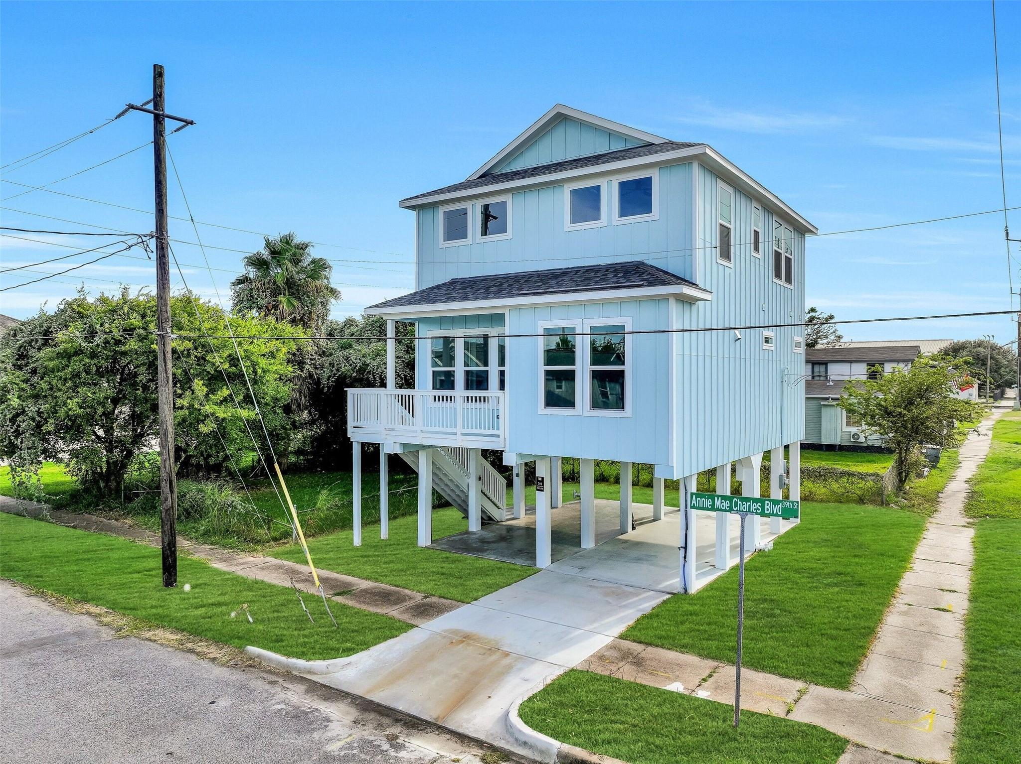 701 39 St, Galveston, TX 77550