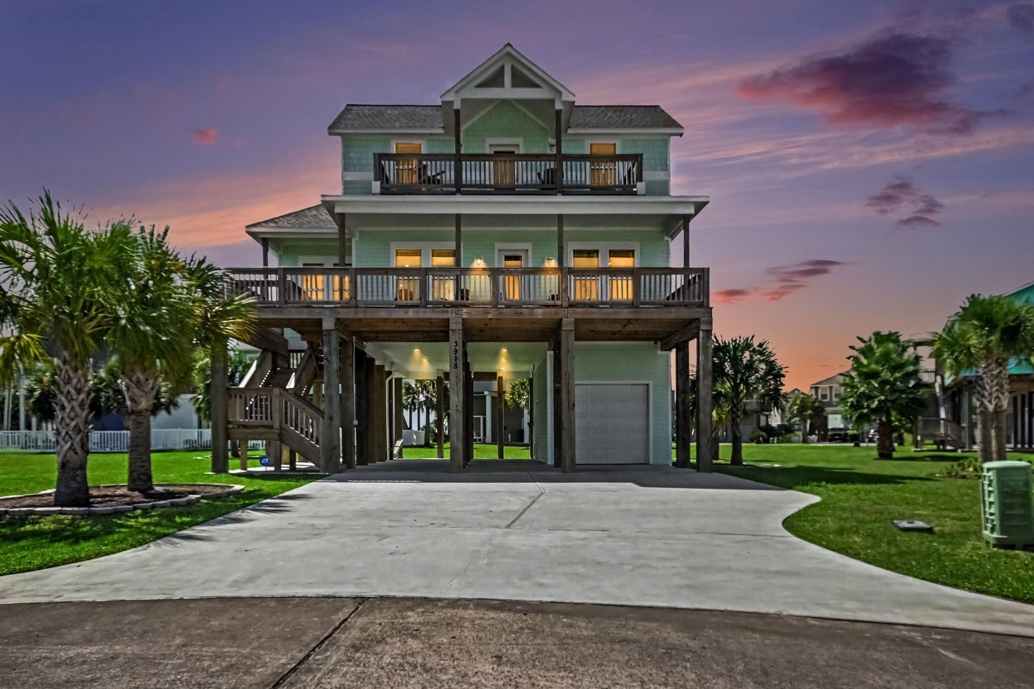 3918 Palmdale Ct, Galveston, TX 77554