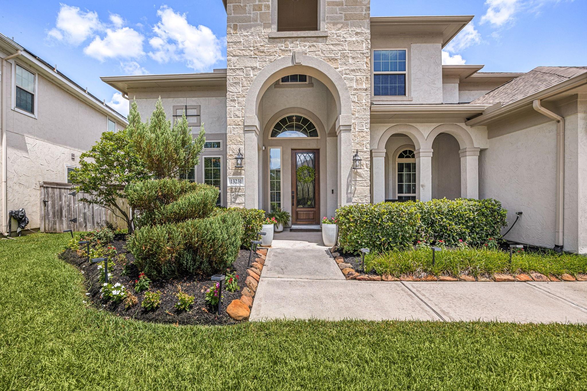 13231 Whisper Hollow Ln, Houston, TX 77044 photo