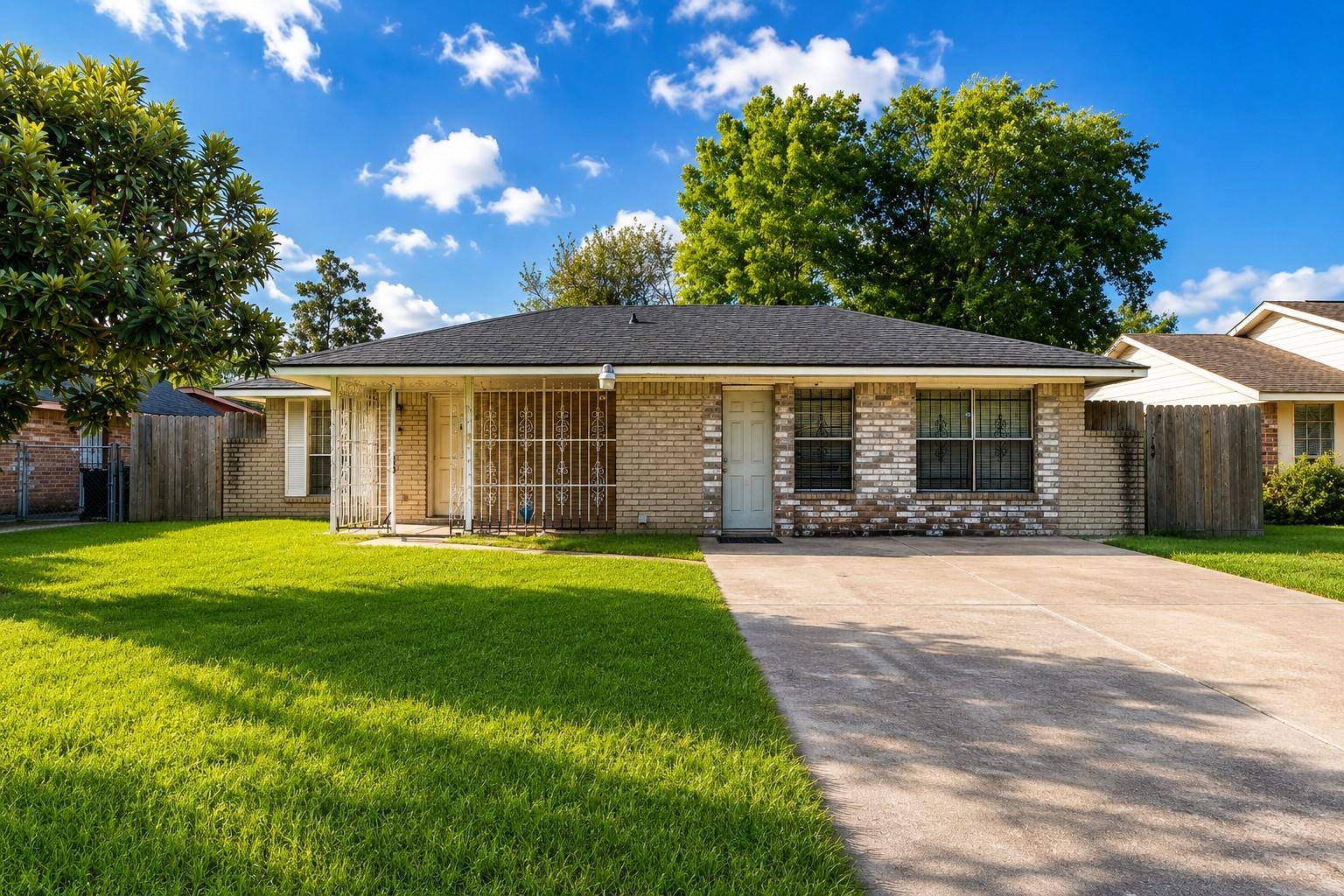 1219 Fallbrook Dr, Houston, TX 77038