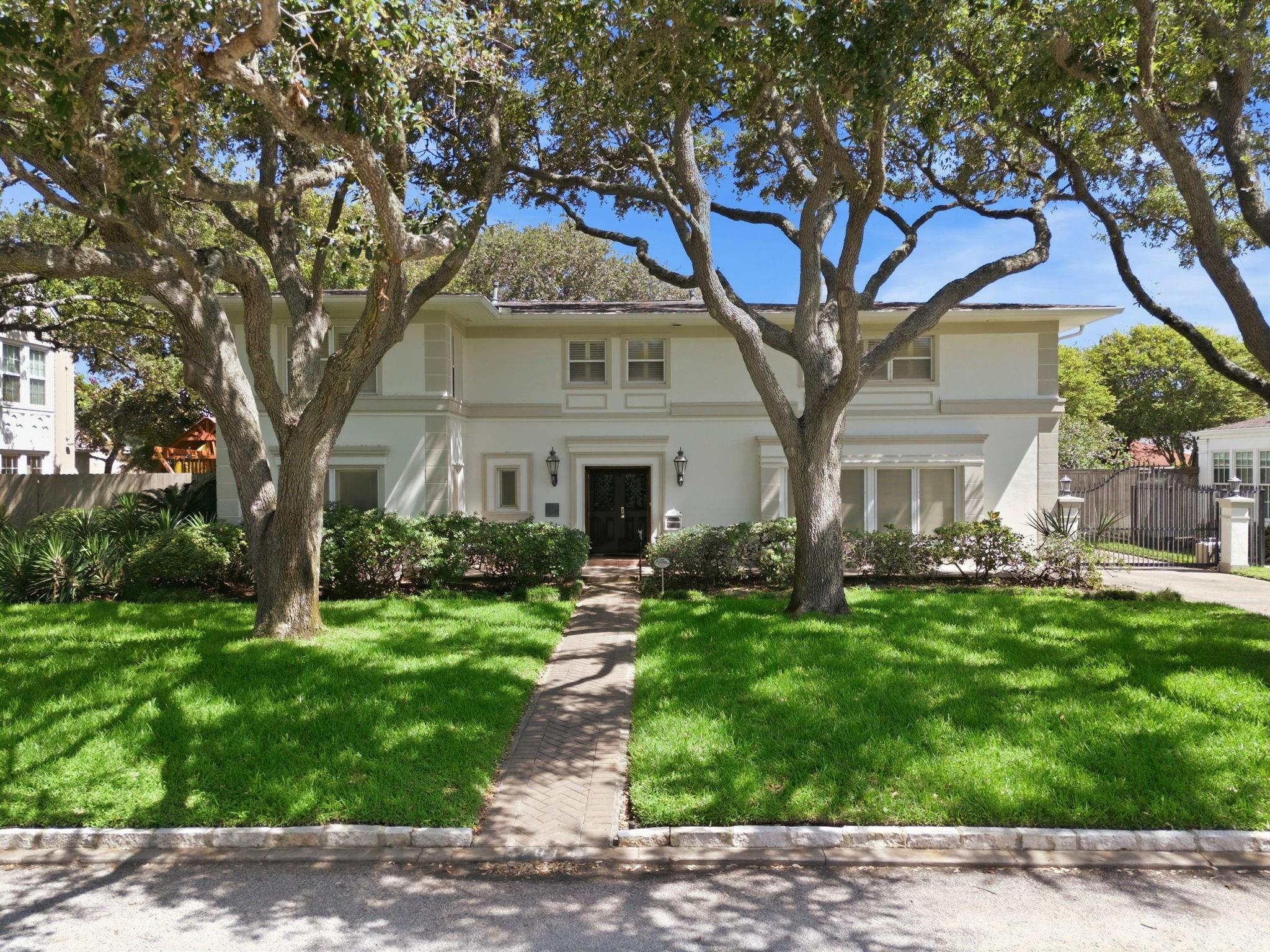 4814 Denver Dr, Galveston, TX 77551
