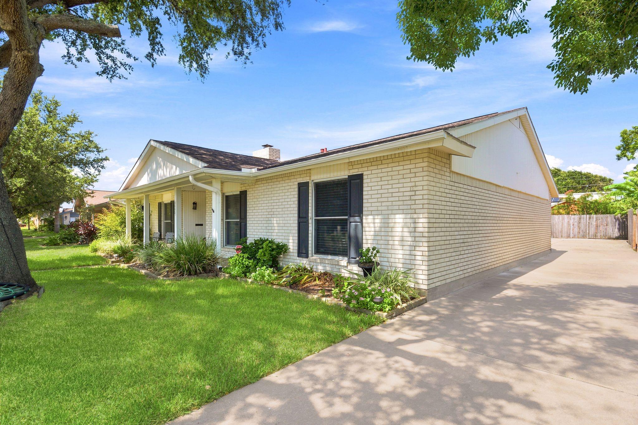 3002 Beluche Dr, Galveston, TX 77551 photo