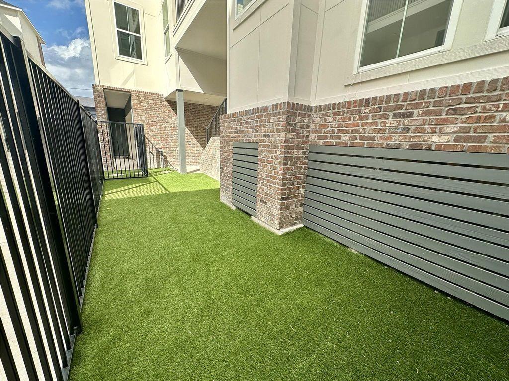 1142 W 16 St, Houston, TX 77008 photo