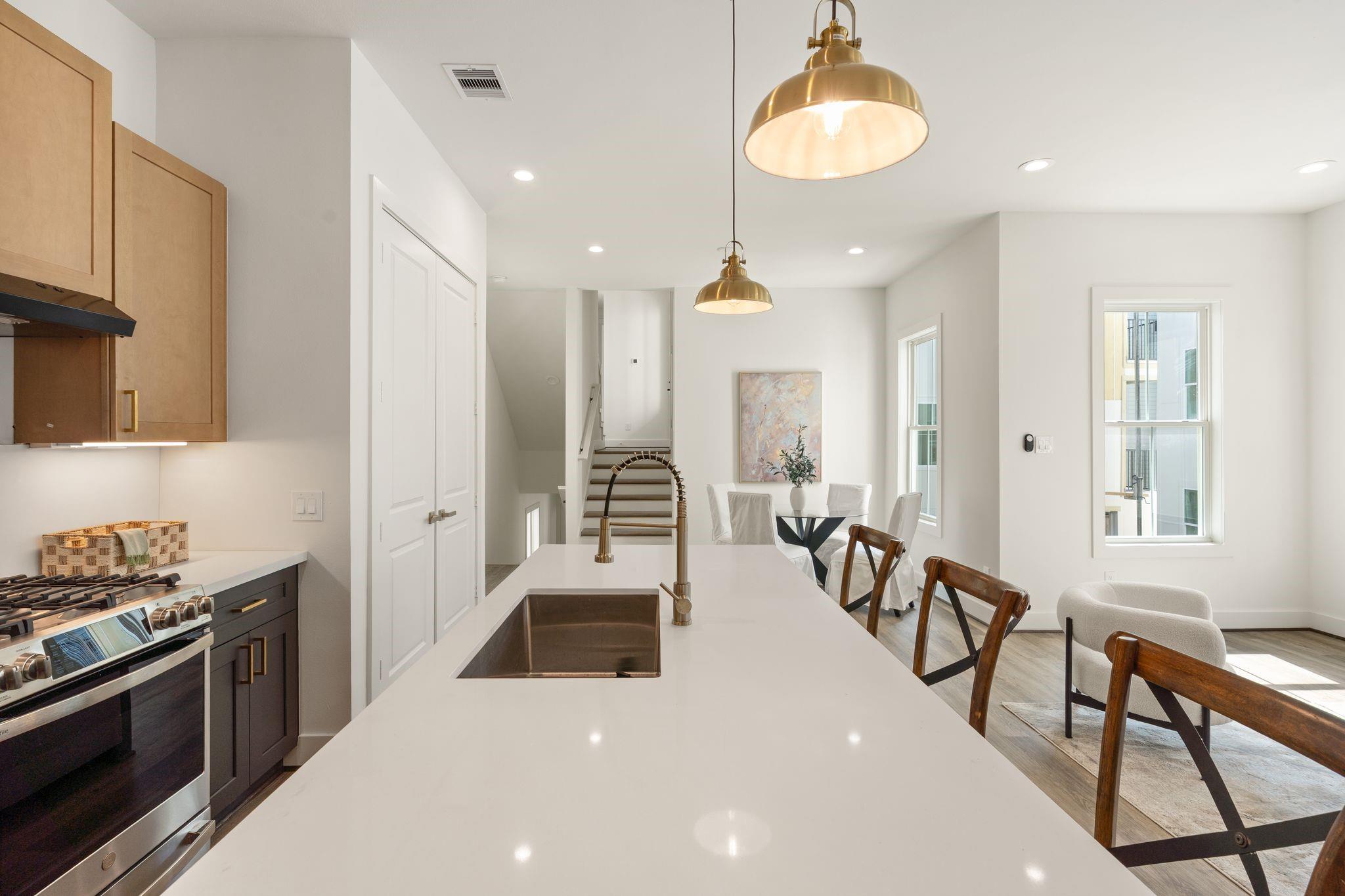 1142 W 16 St, Houston, TX 77008 photo