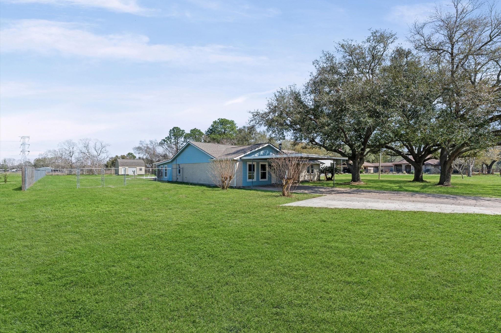 3082 County Road 536, Alvin, TX 77511 photo