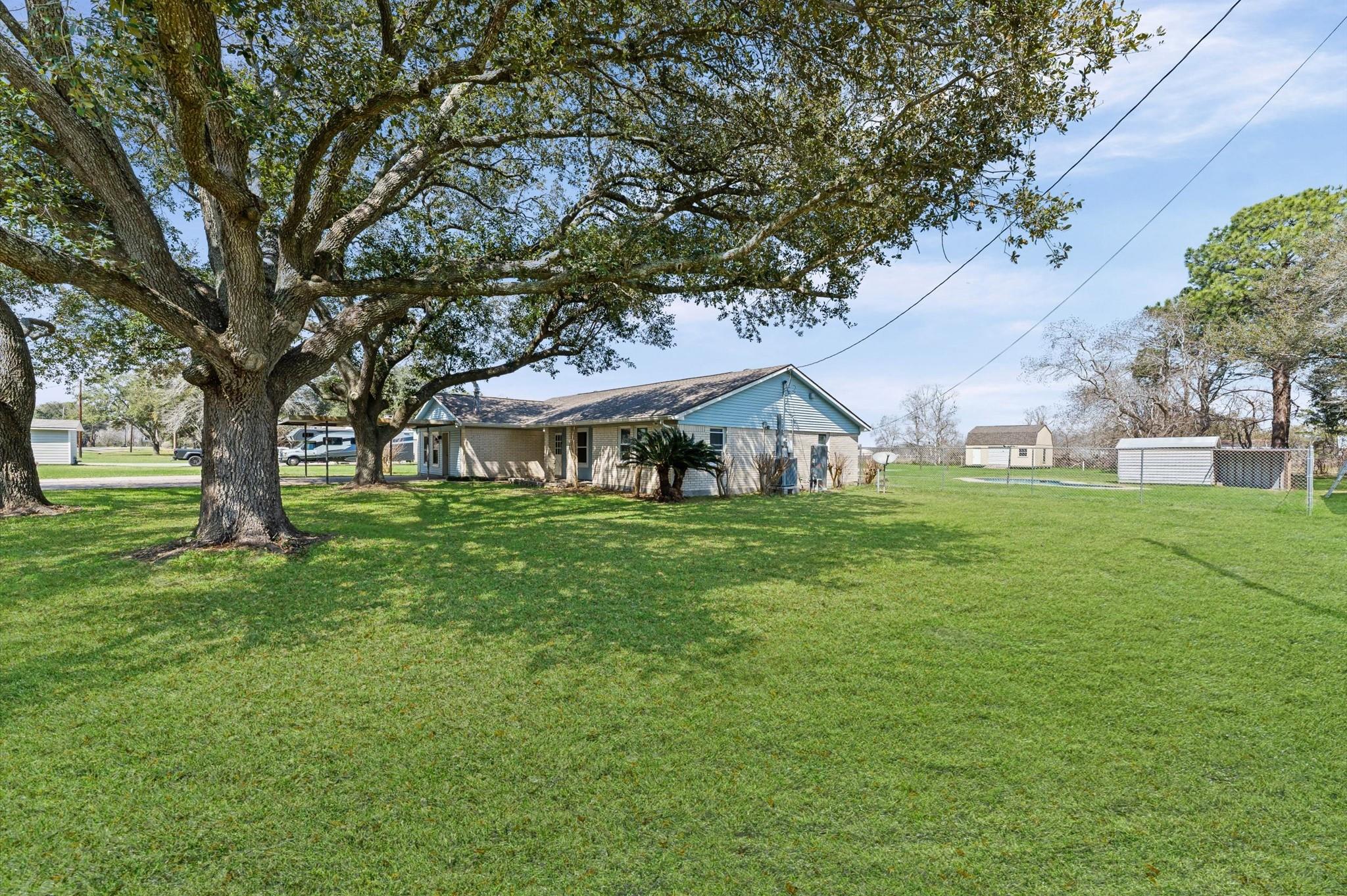 3082 County Road 536, Alvin, TX 77511 photo