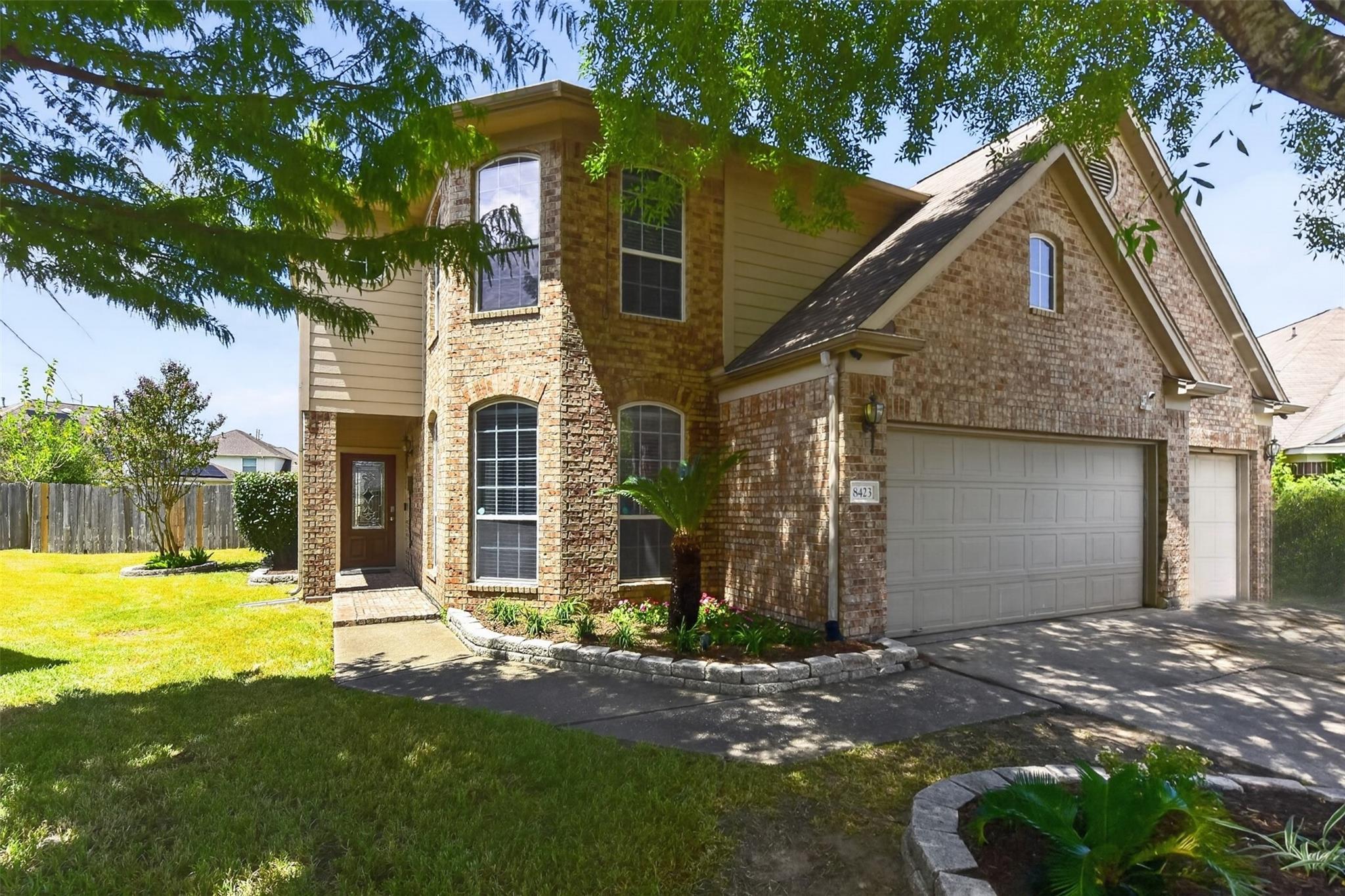 8423 Chicory Dr, Baytown, TX 77521